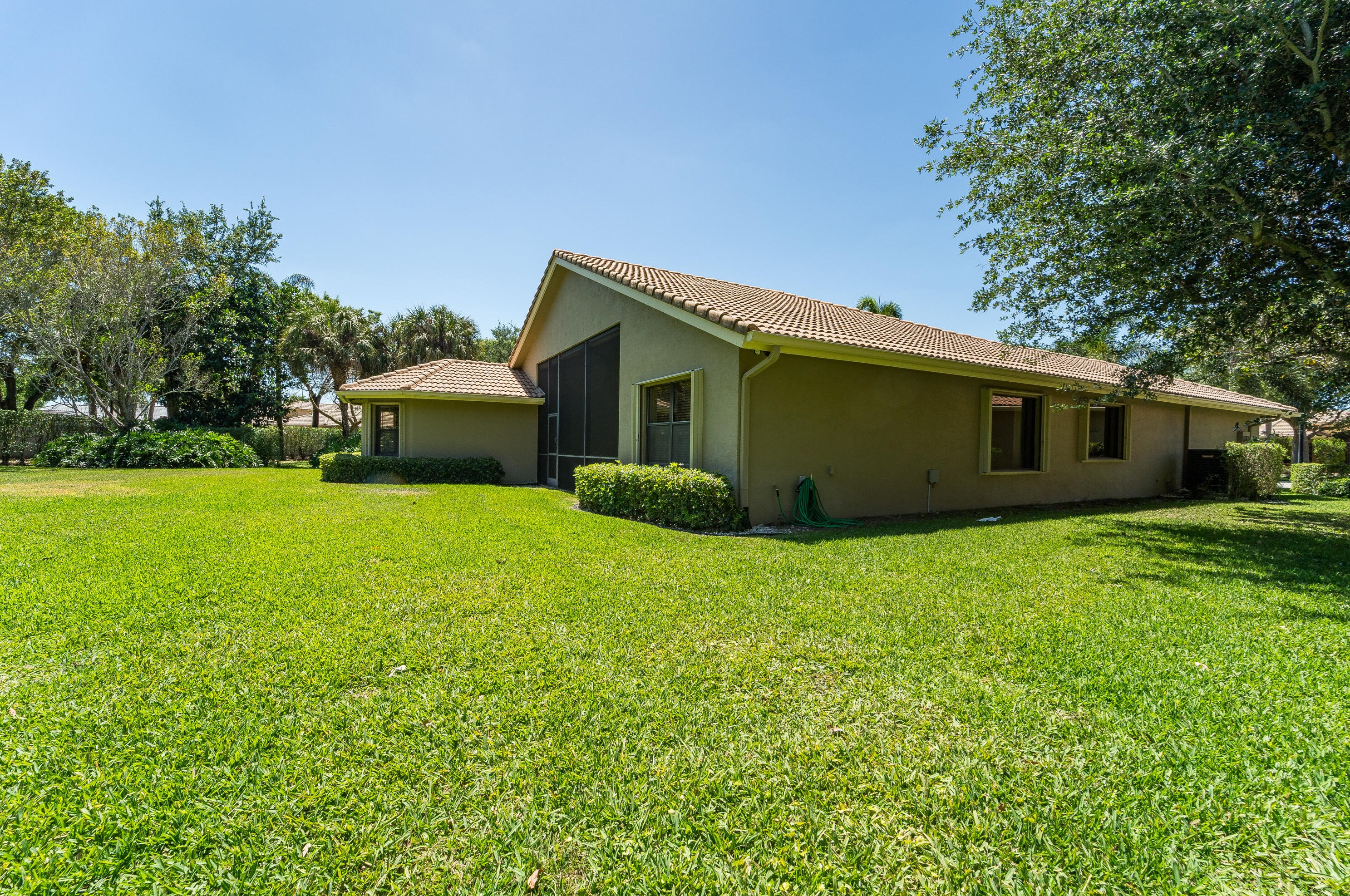 8017 Via Grande, Boynton Beach FL  33437-7522 exterior