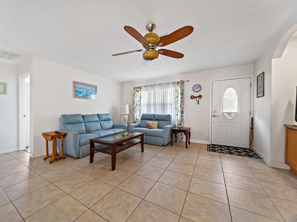 163 Byron St, Fort Pierce FL 34983-1618 exterior