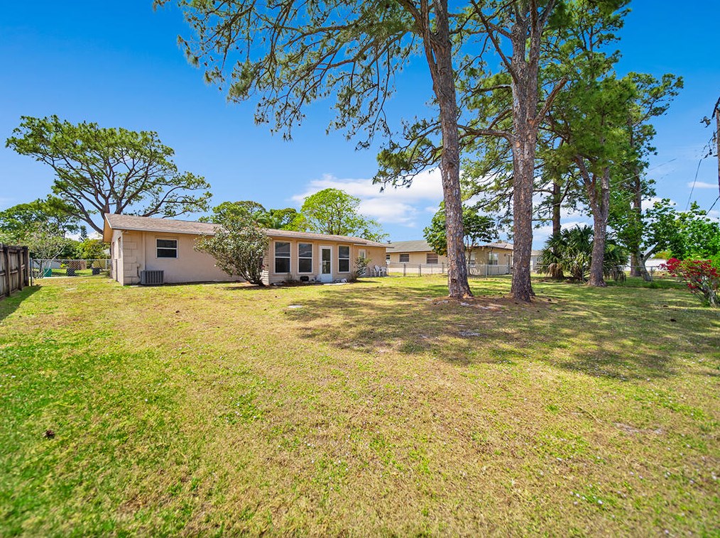 163 Byron St, Fort Pierce FL 34983-1618 exterior