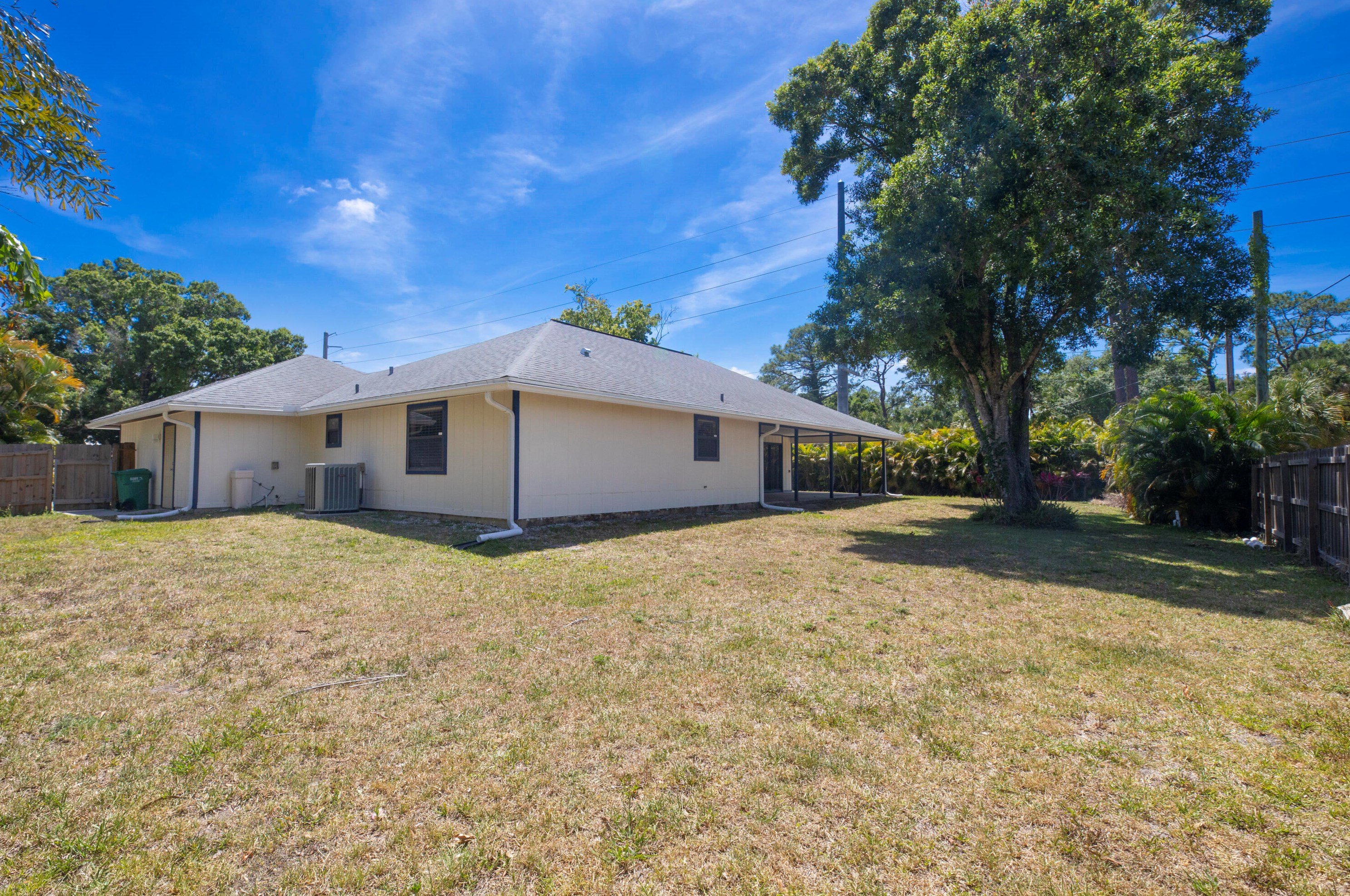 8806 Brookline Ave, Fort Pierce FL 34951-3407 exterior