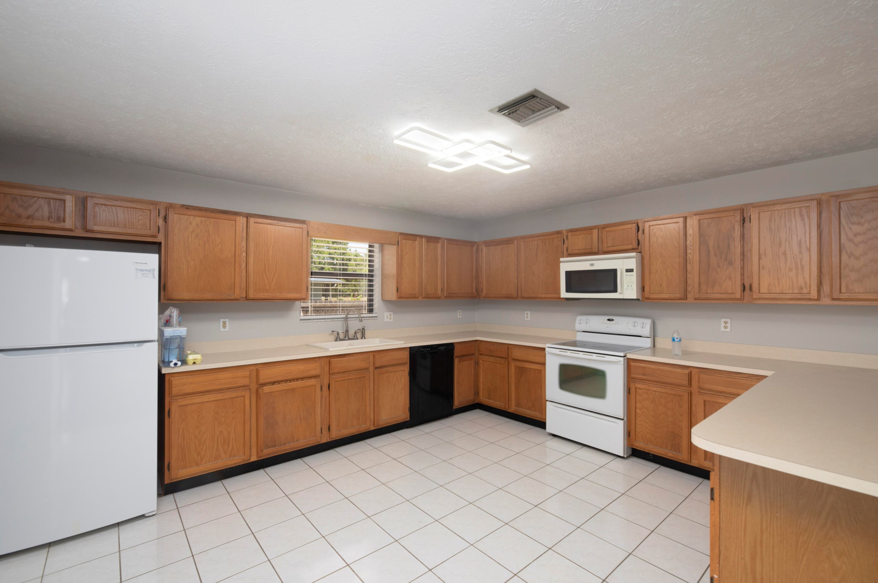 8806 Brookline Ave, Fort Pierce FL 34951-3407 exterior