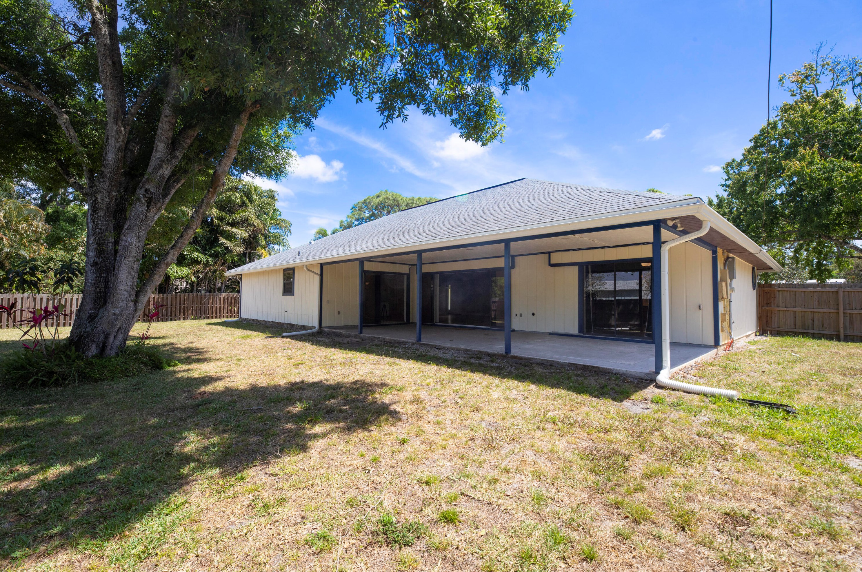 8806 Brookline Ave, Fort Pierce FL 34951-3407 exterior