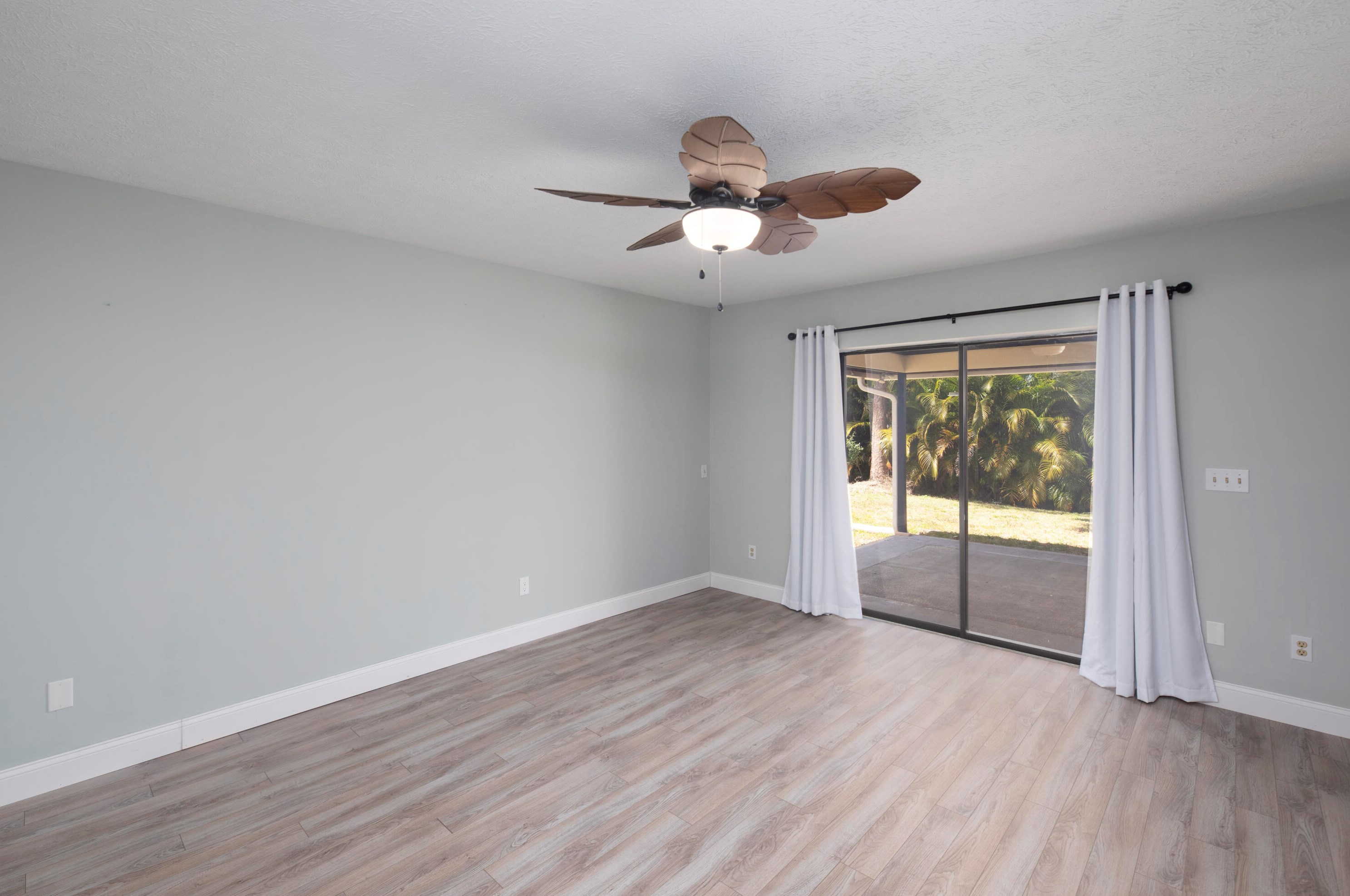 8806 Brookline Ave, Fort Pierce FL 34951-3407 exterior