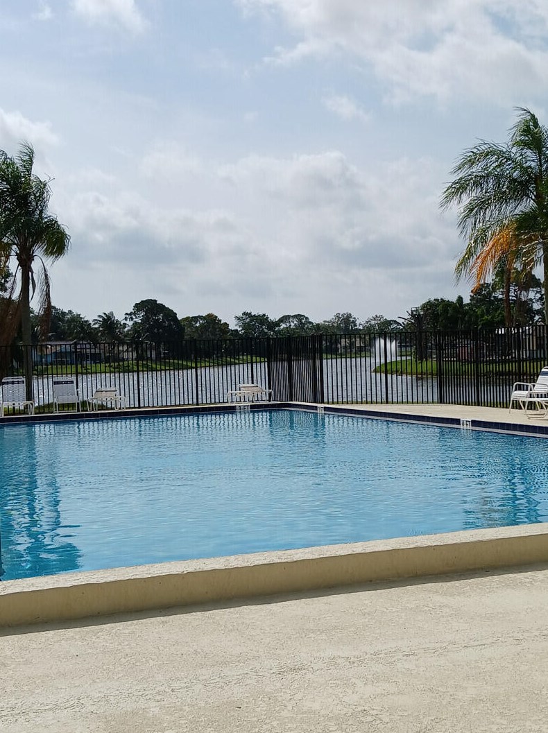 258 Palmetto Ct, Jupiter FL 33458-8803 exterior