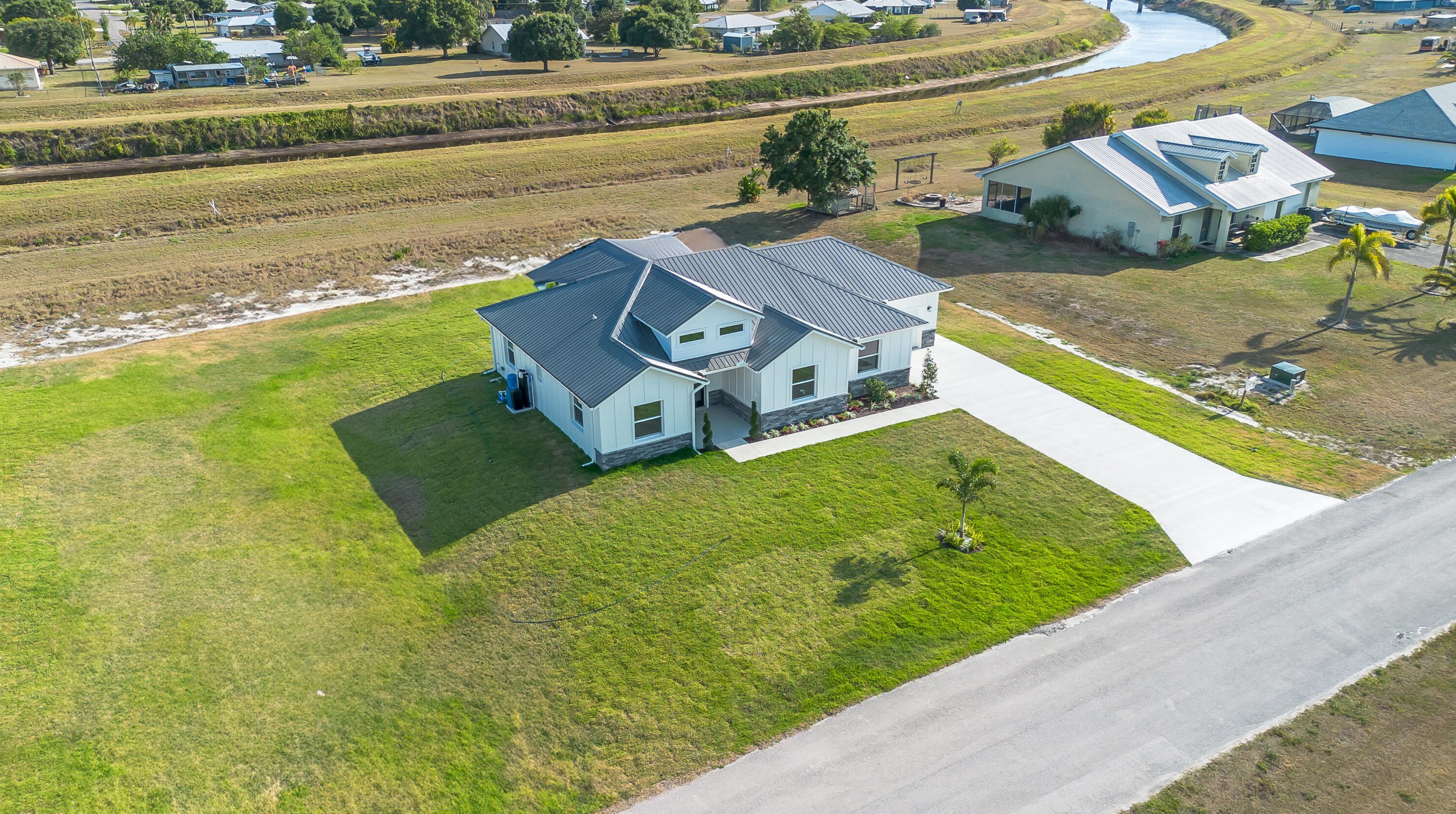 8640 7th Ln, Okeechobee FL 34974-1532 exterior