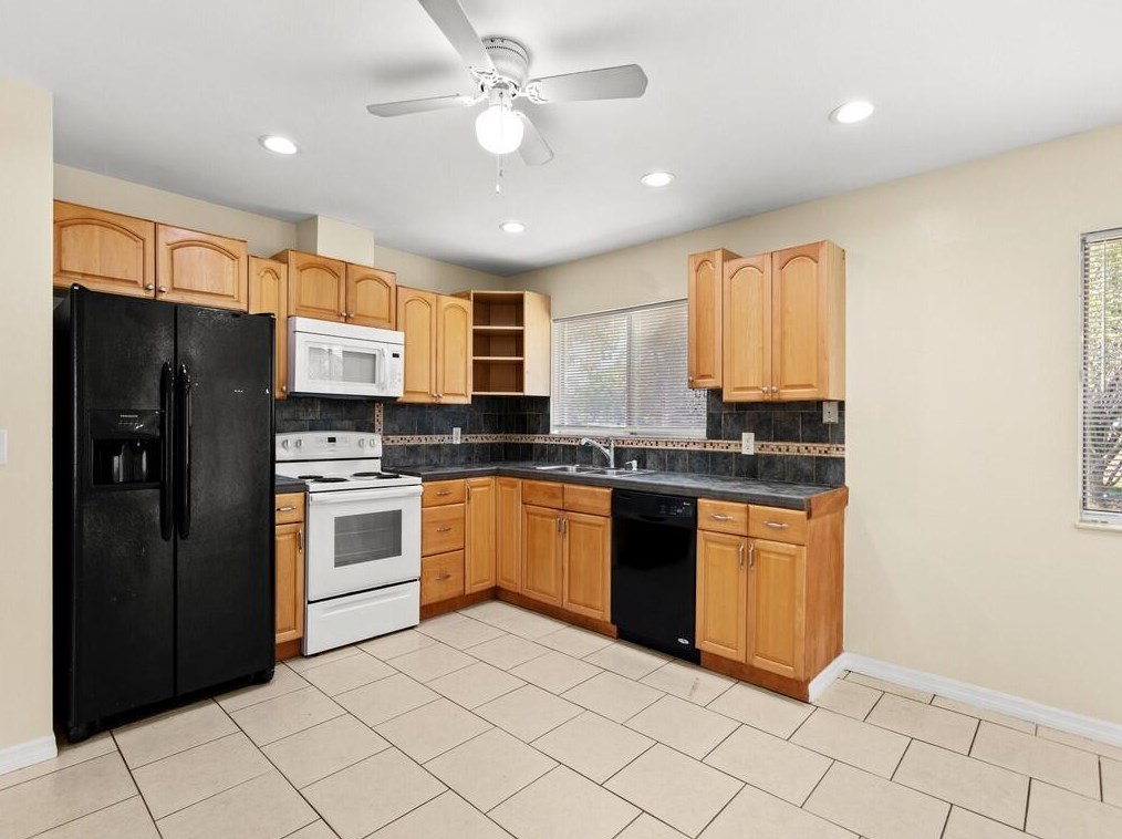 254 Bridgeport Dr, Fort Pierce FL  34953-7111 exterior