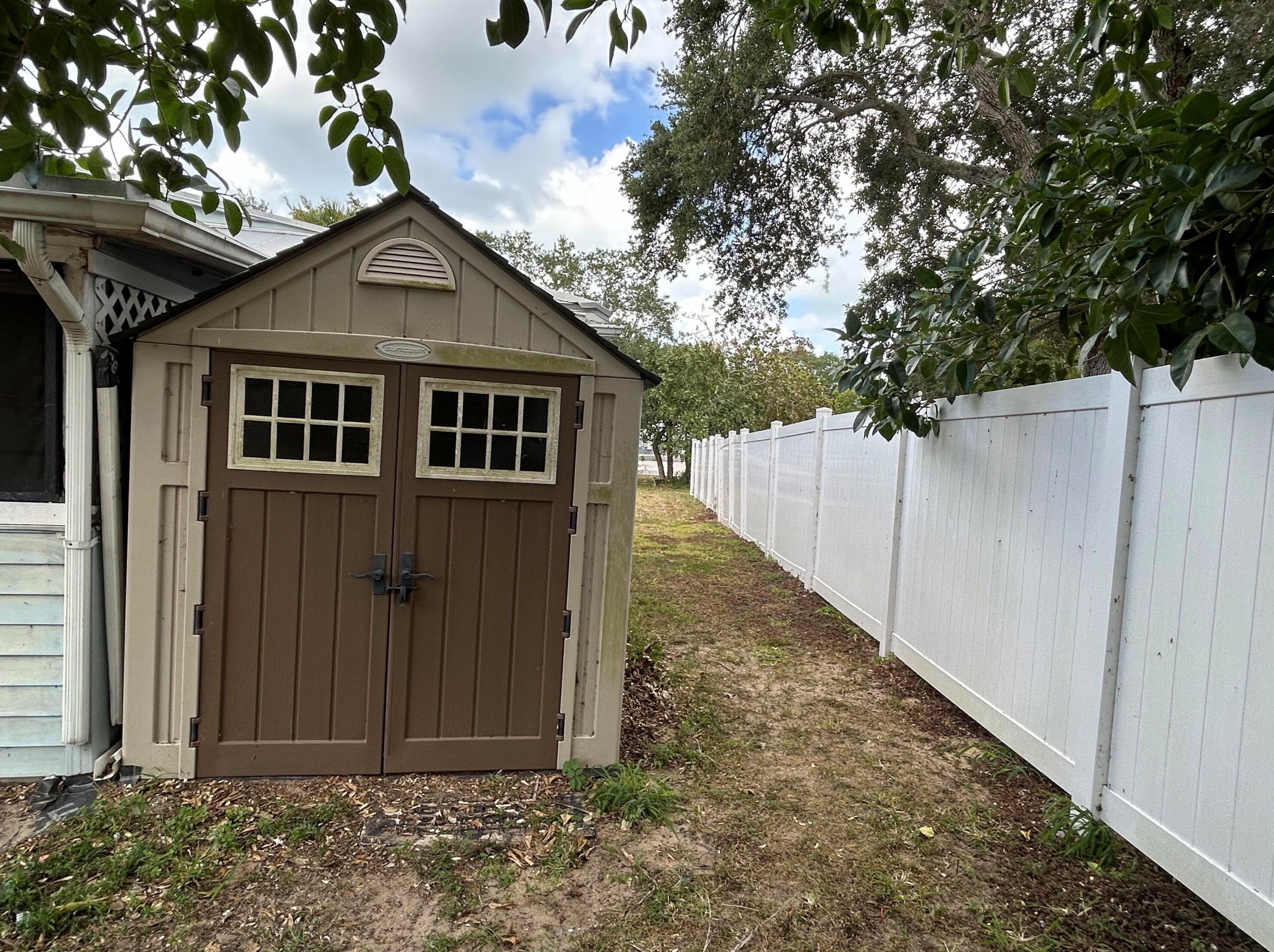 1069 Old Dixie Hwy, Vero Beach FL  32960-3746 exterior