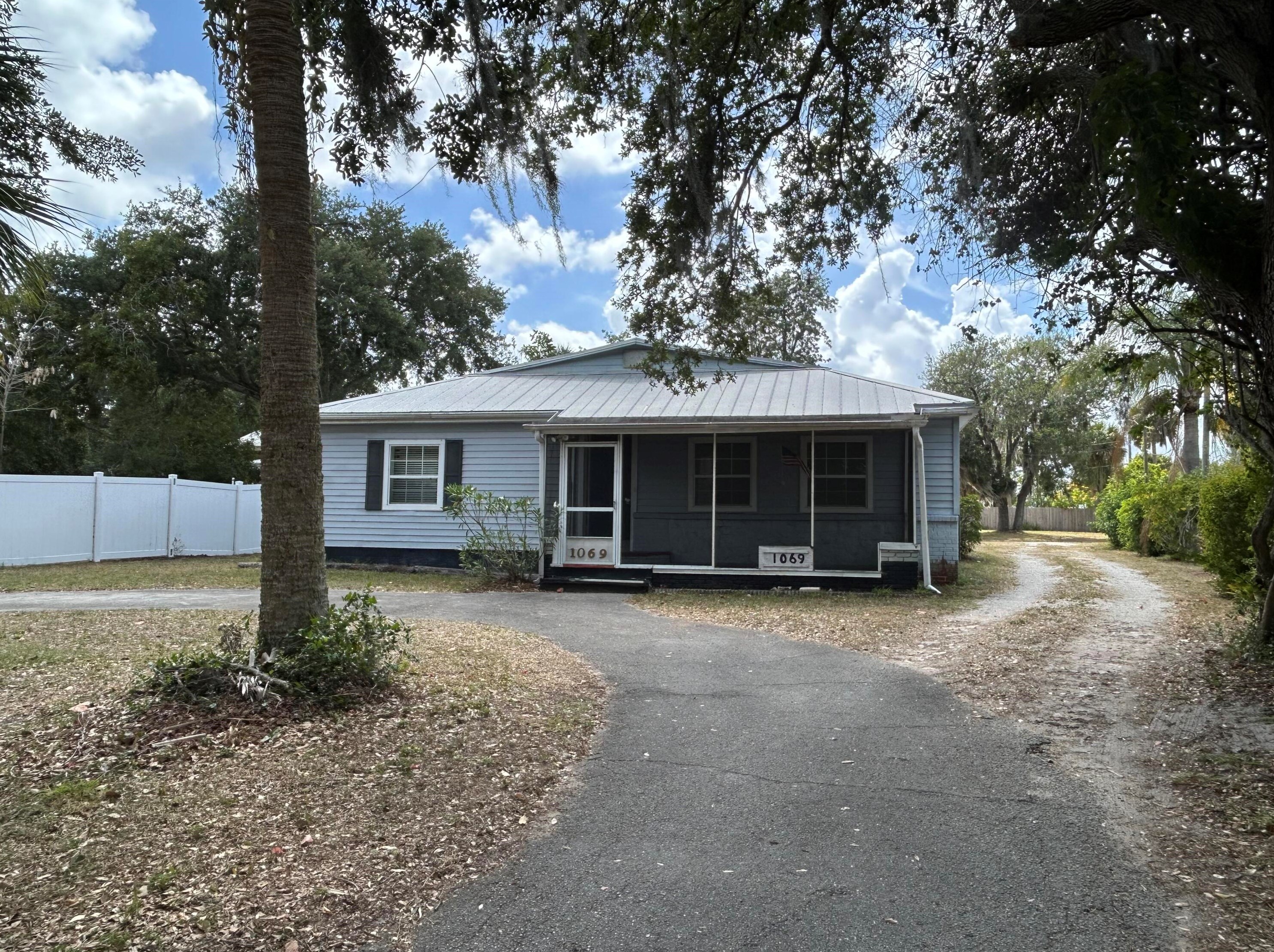 1069 Old Dixie Hwy, Vero Beach FL  32960-4350 exterior