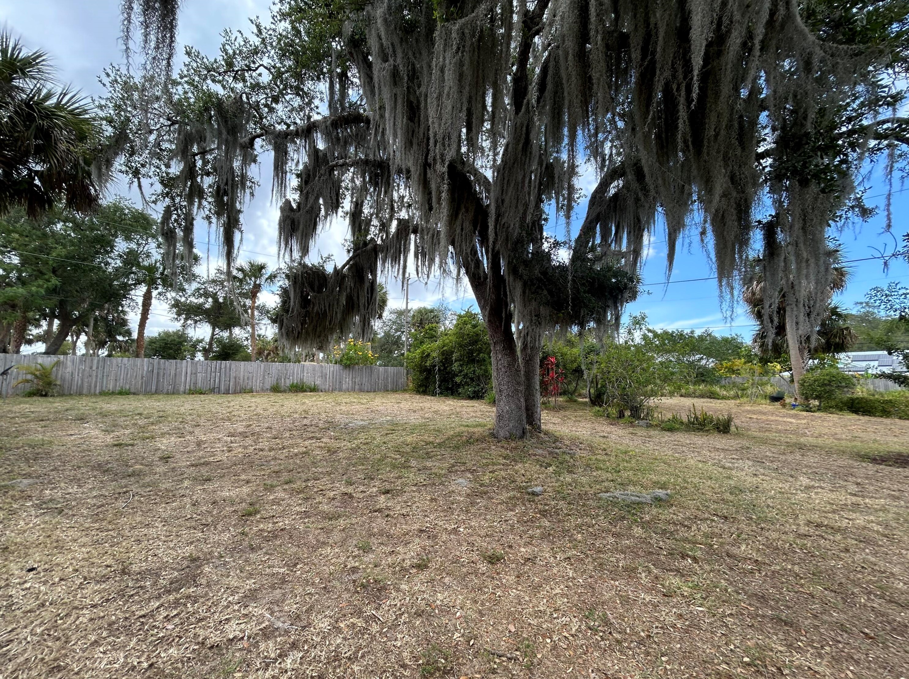 1069 Old Dixie Hwy, Vero Beach FL  32960-3746 exterior