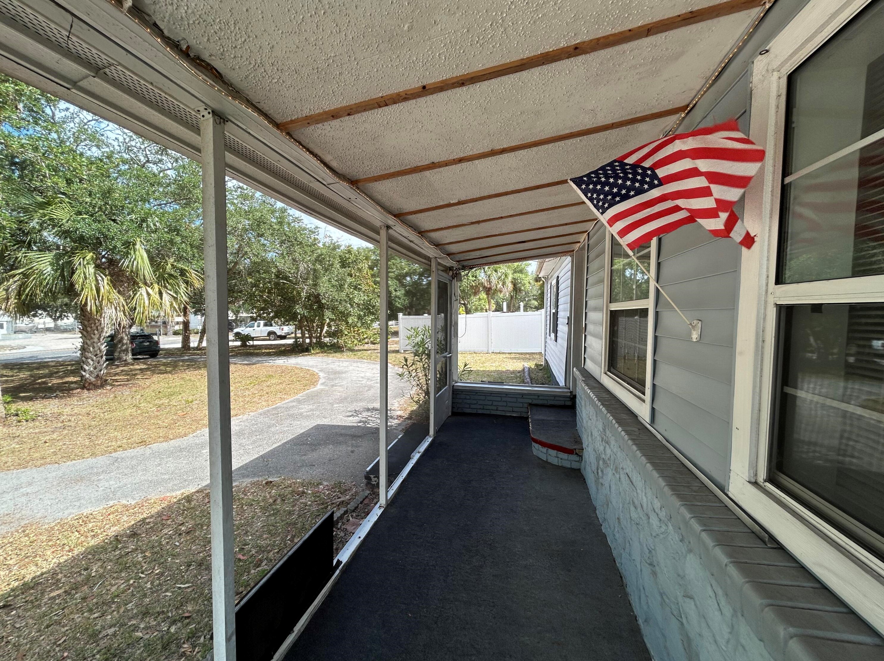 1069 Old Dixie Hwy, Vero Beach FL  32960-3746 exterior