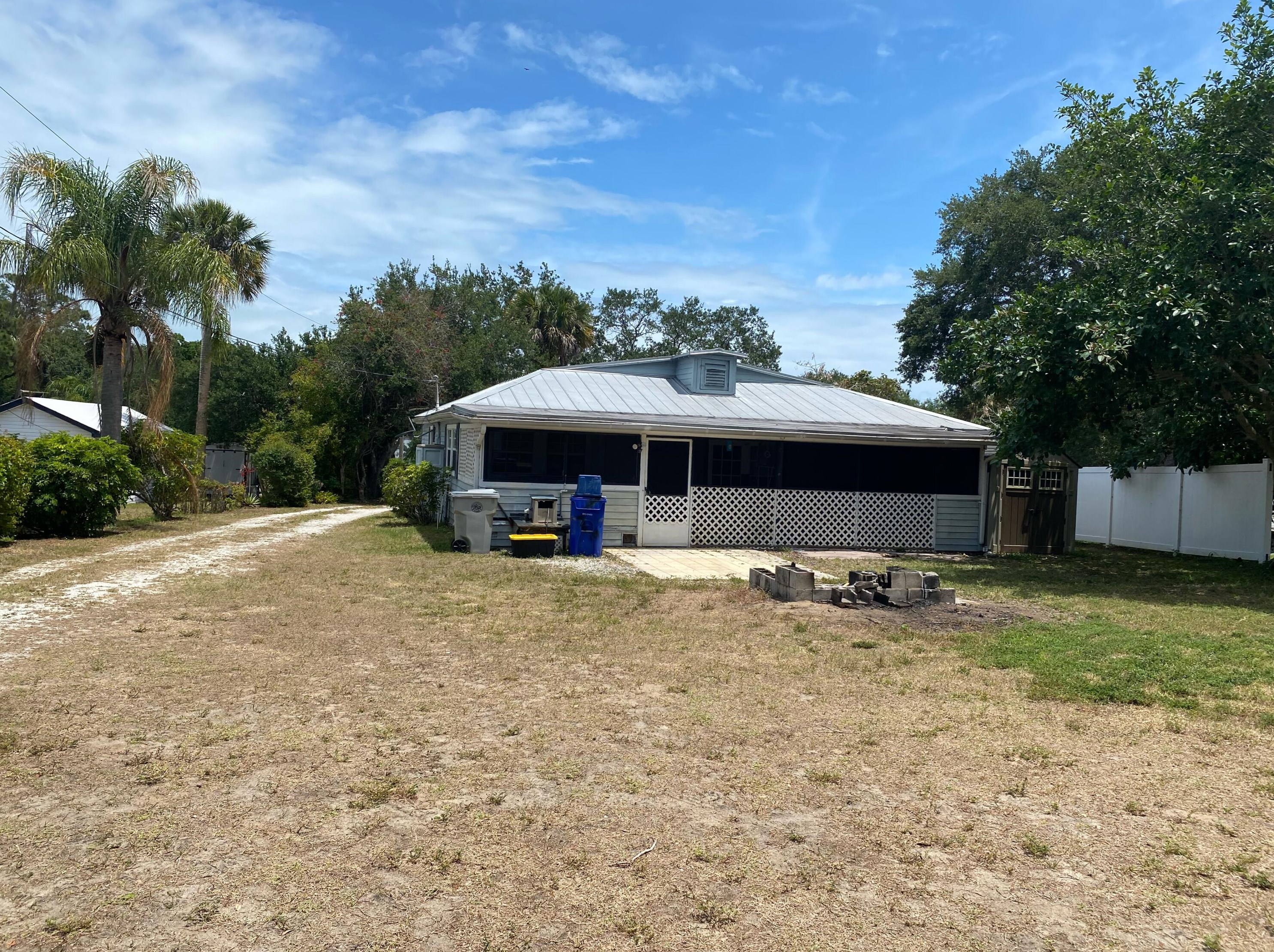 1069 Old Dixie Hwy, Vero Beach FL  32960-3746 exterior