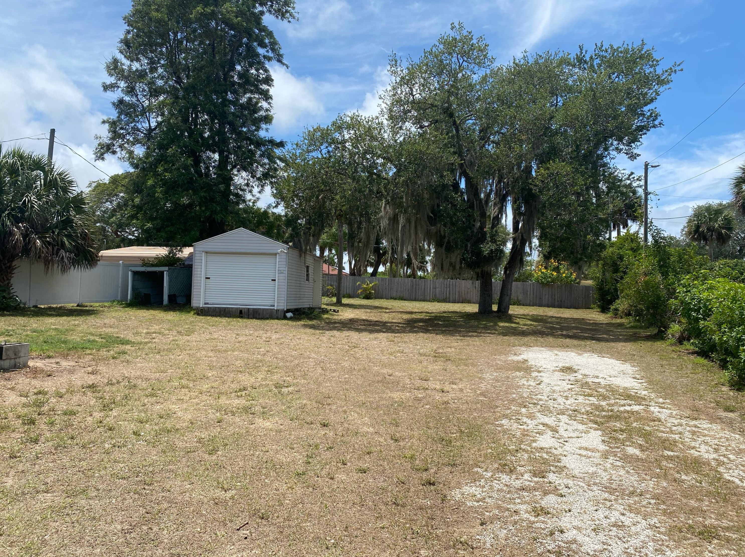 1069 Old Dixie Hwy, Vero Beach FL  32960-3746 exterior