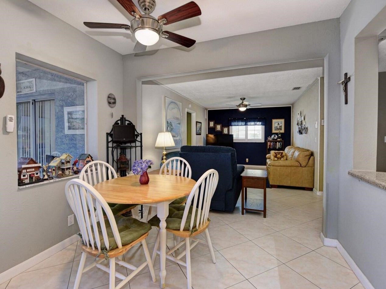 5197 Nicholas Dr, West Palm Beach FL  33417-1014 exterior