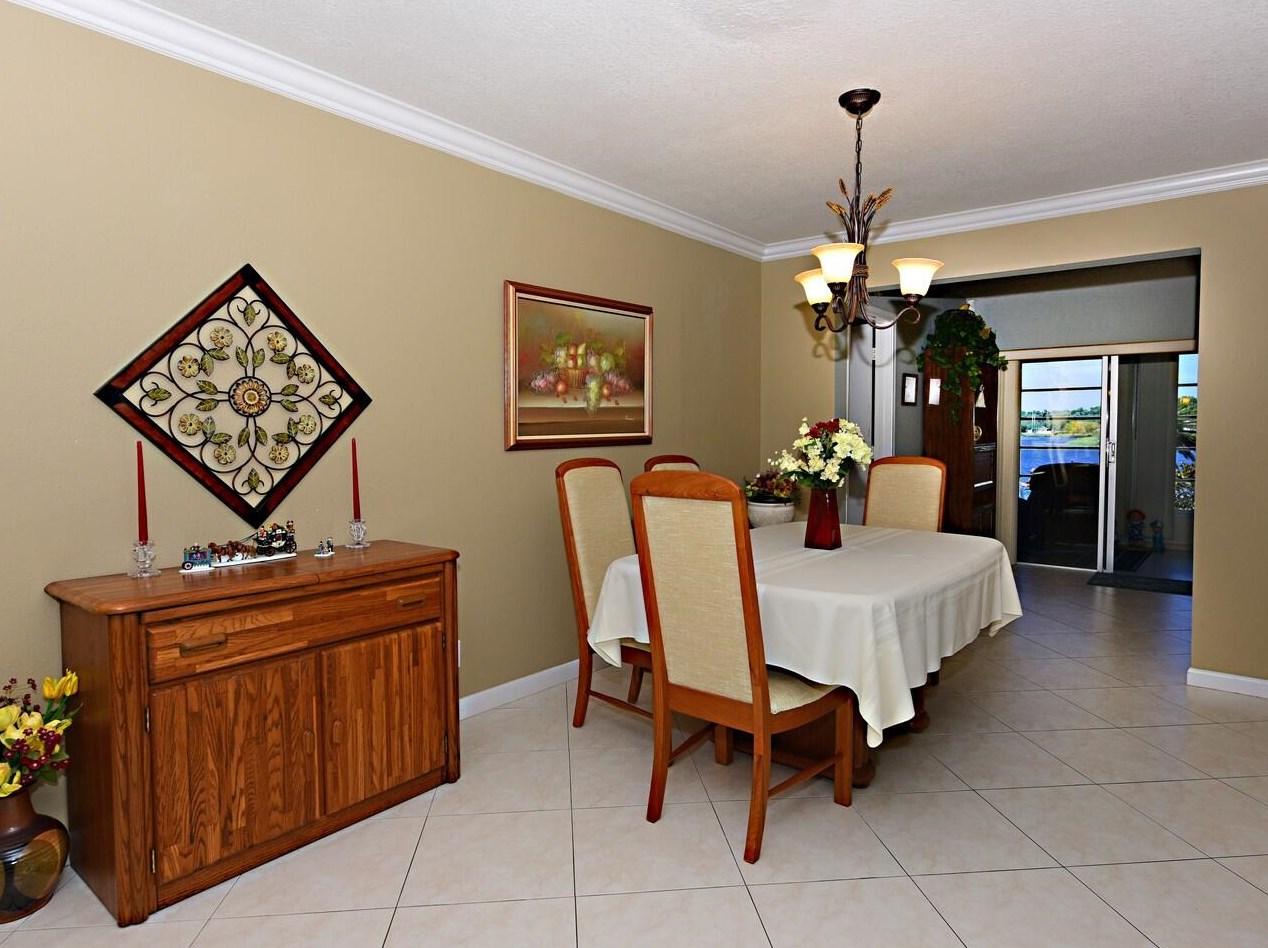 5197 Nicholas Dr, West Palm Beach FL  33417-1014 exterior