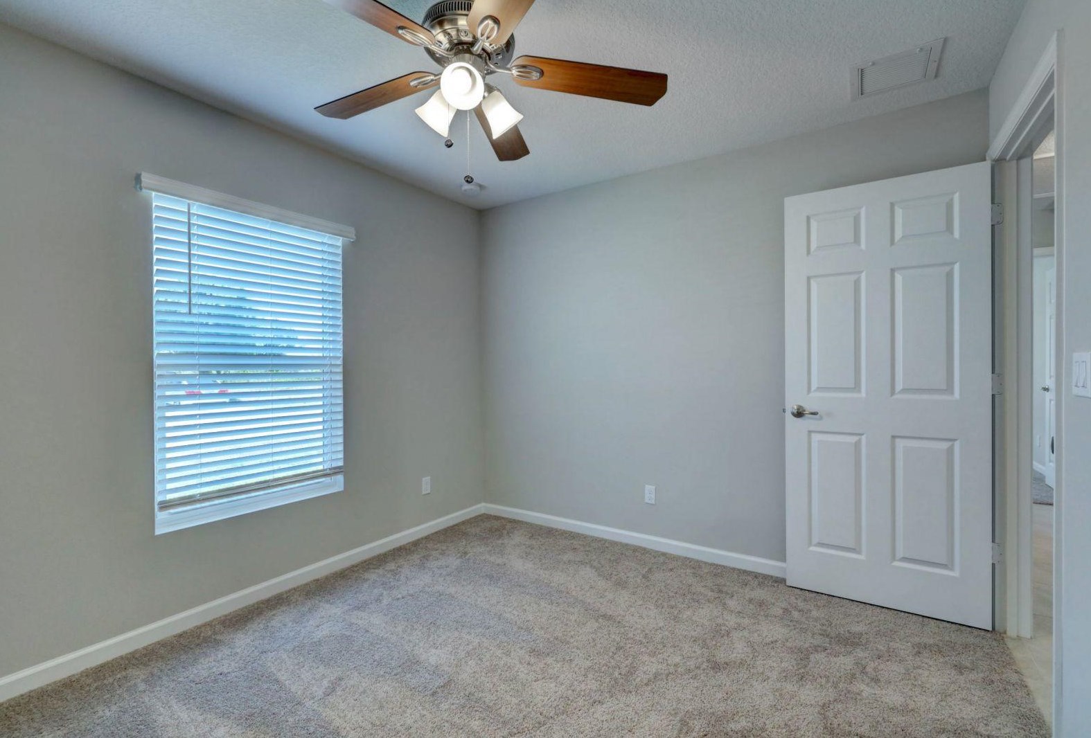 485 Balfour Ave, Fort Pierce FL  34953-7517 exterior