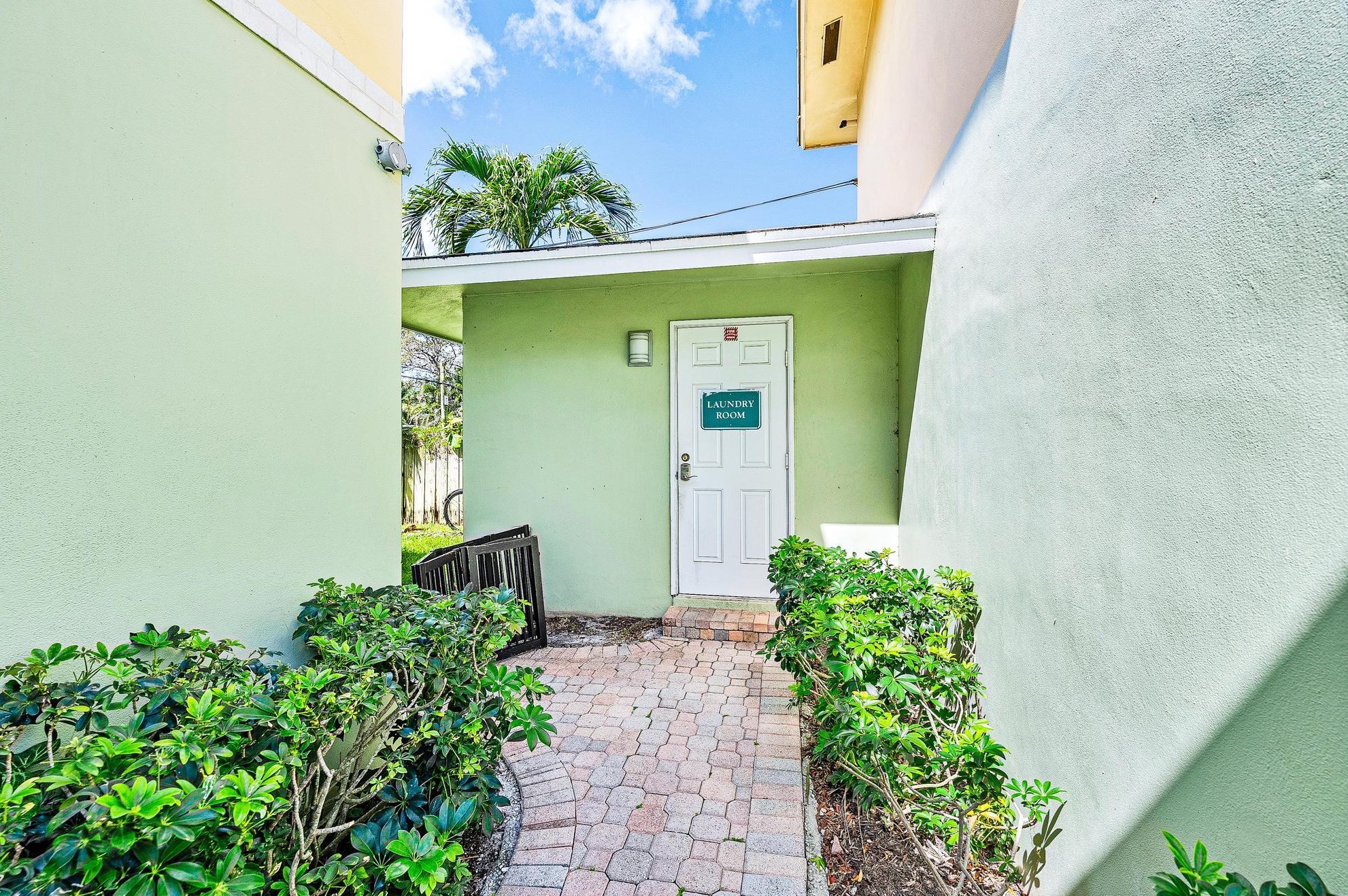 242 12th St, Delray Beach FL  33444-2916 exterior