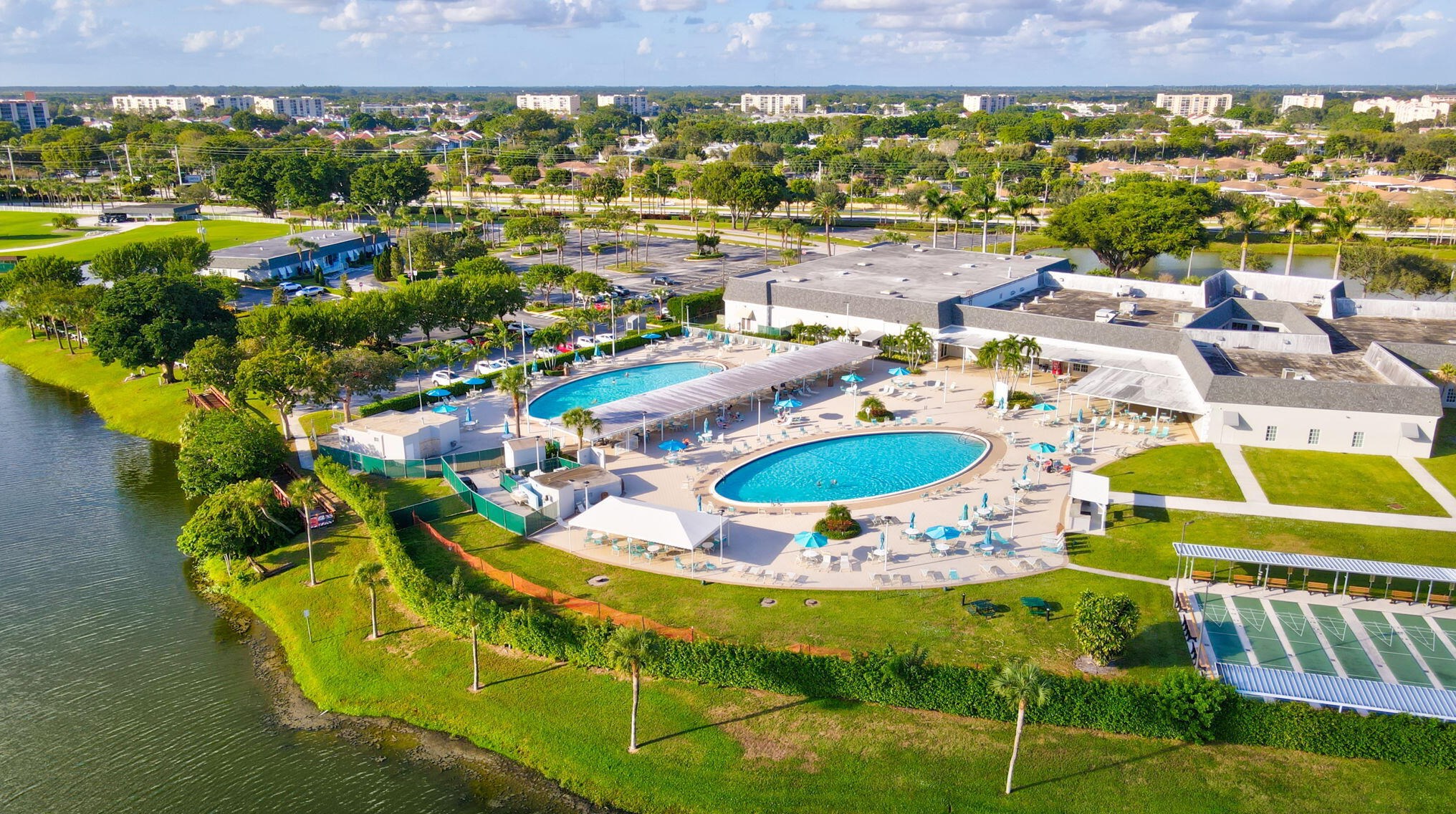 217 Saxony, Delray Beach FL  33446-1843 exterior