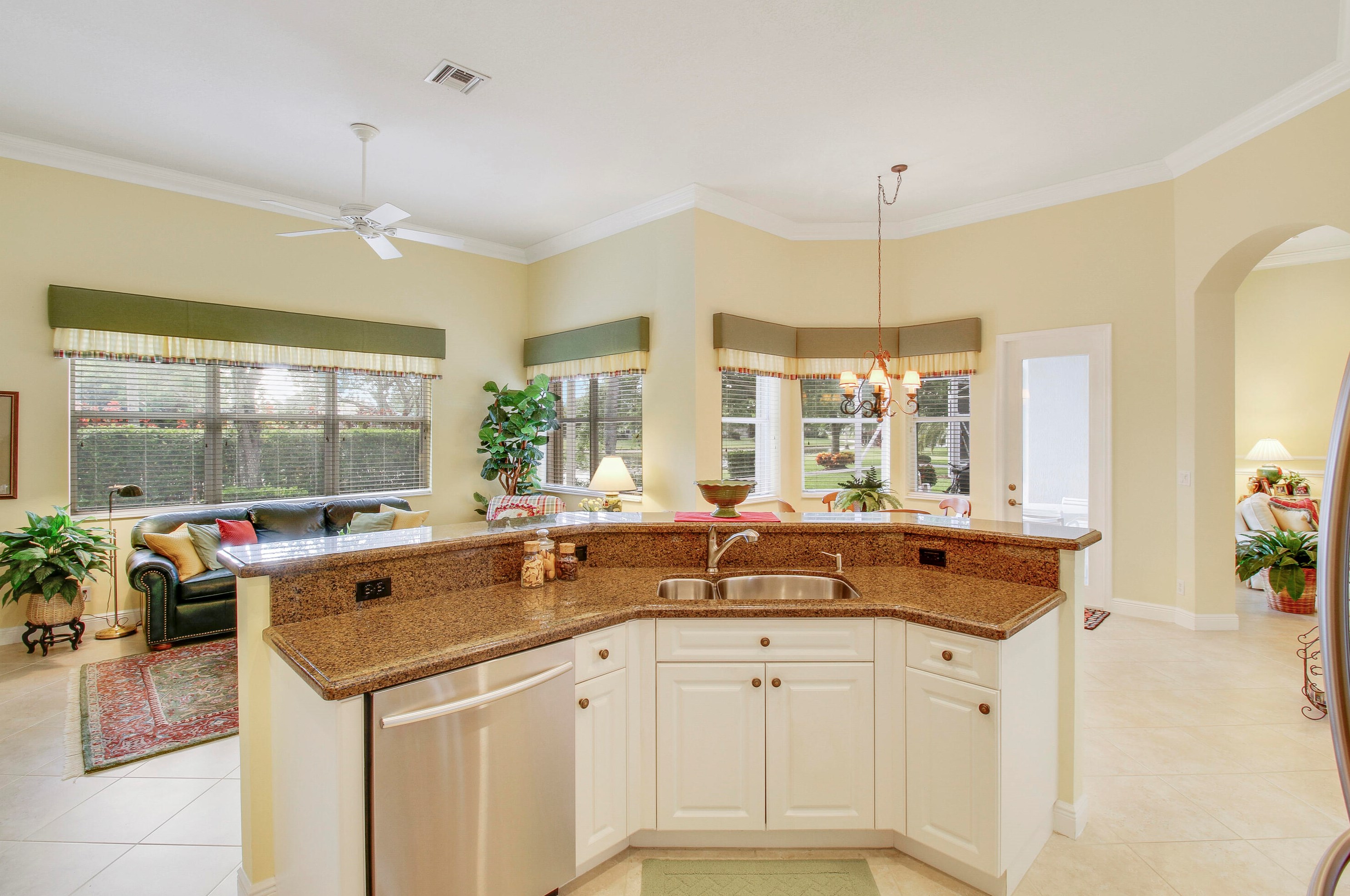 6694 Murano Way, Lake Worth FL  33467-4615 exterior