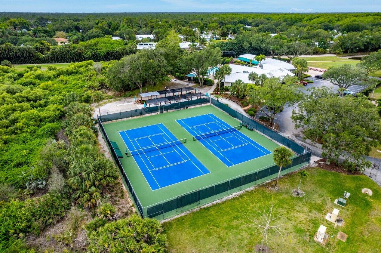 8161 Eaglewood Way, Hobe Sound FL 33455-7655 exterior