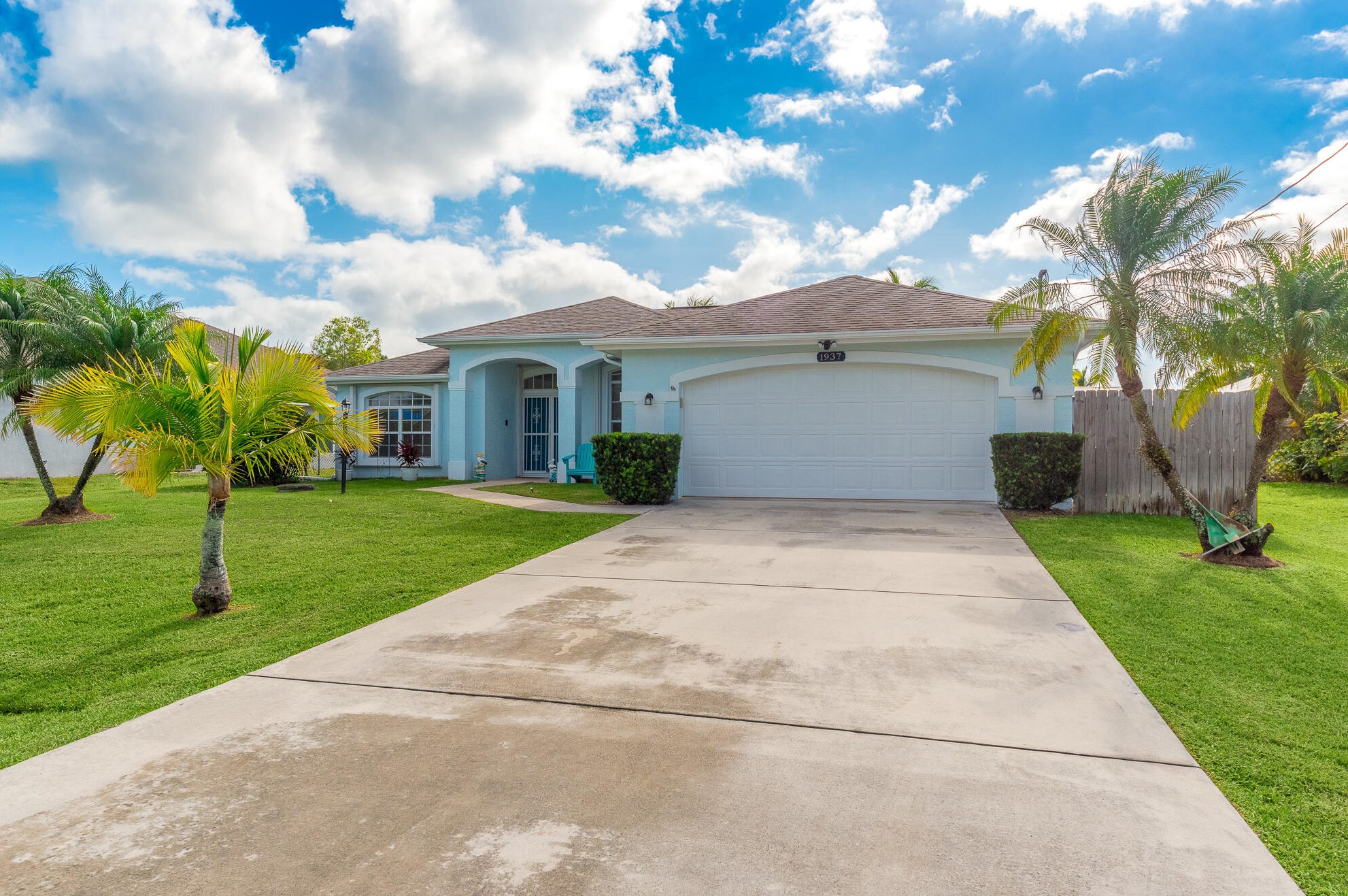 1937 Mantua St, Fort Pierce FL  34952-6736 exterior