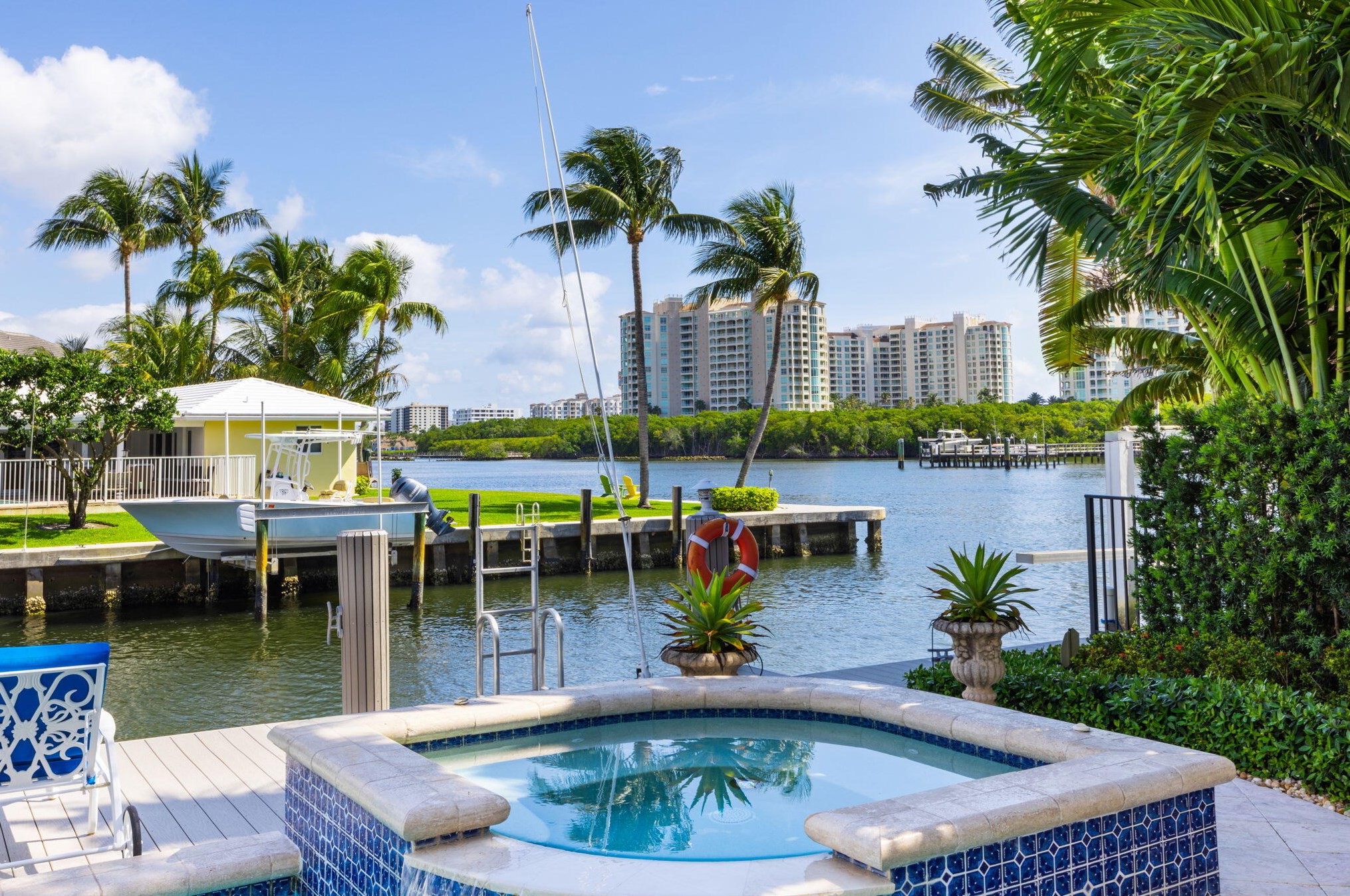 883 Glouchester St, Boca Raton FL 33487-3211 exterior