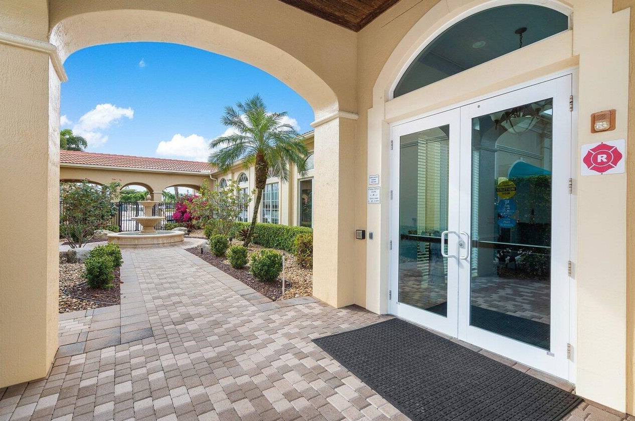 5109 Corbel Lk Way, Boynton Beach FL 33437-1696 exterior