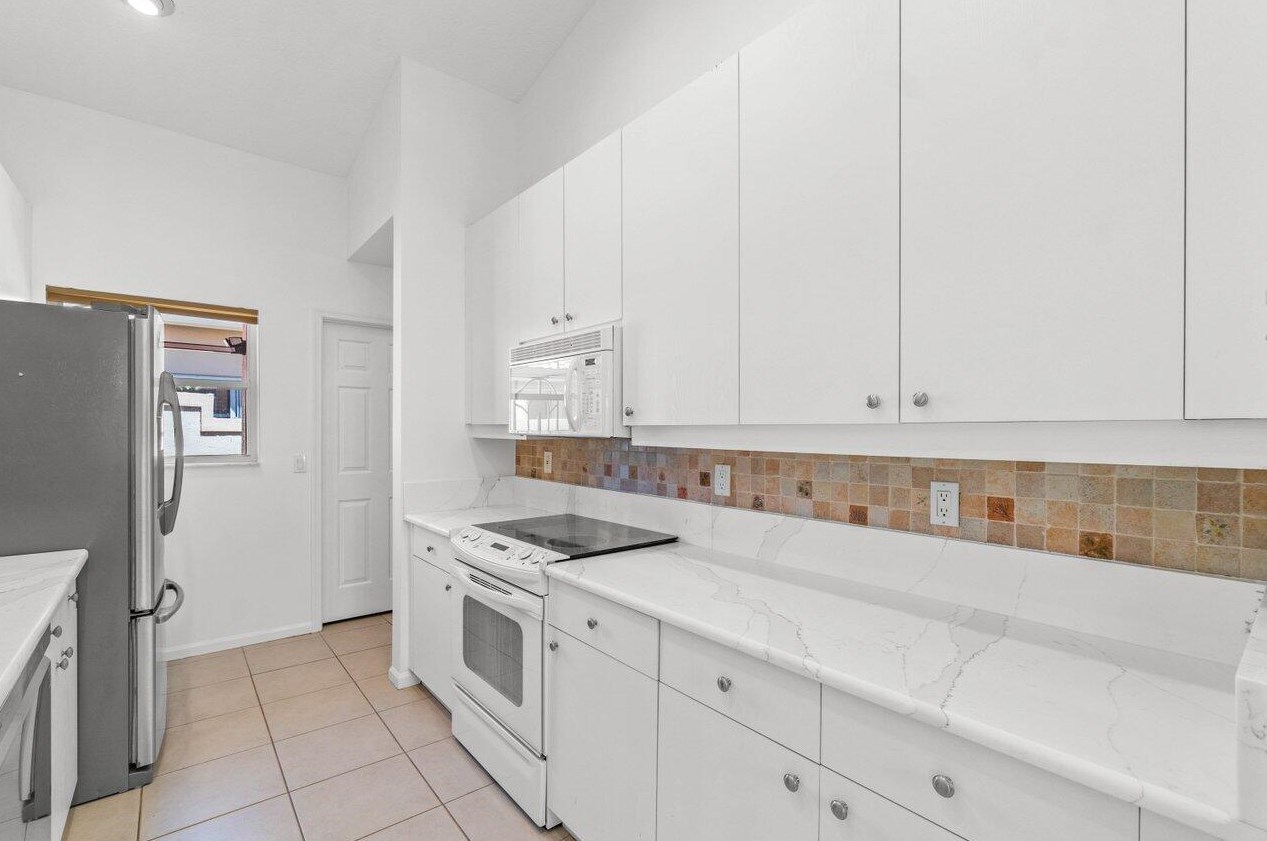 5109 Corbel Lk Way, Boynton Beach FL 33437-1696 exterior