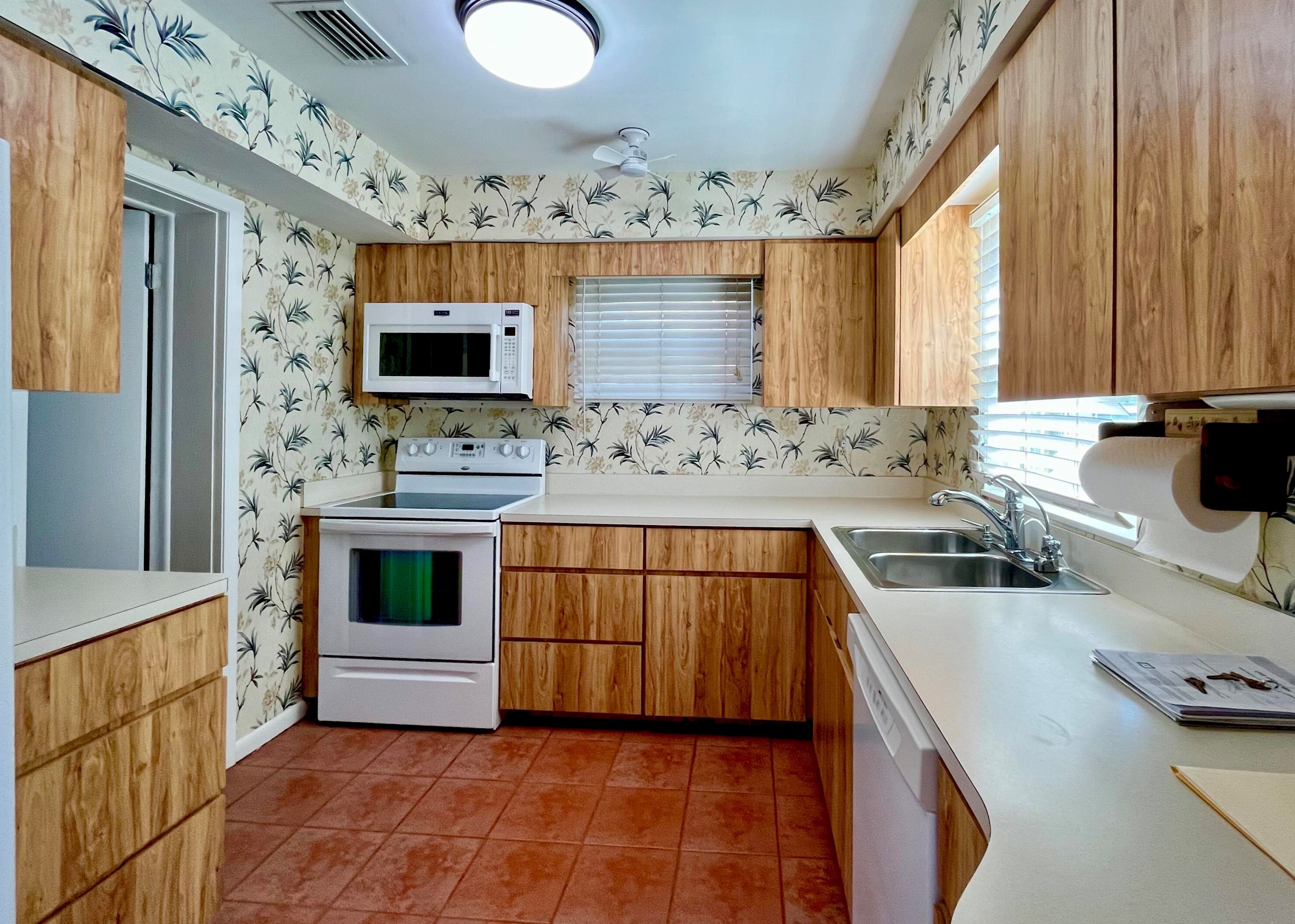 1933 Robalo Dr, Vero Beach FL  32960-5240 exterior