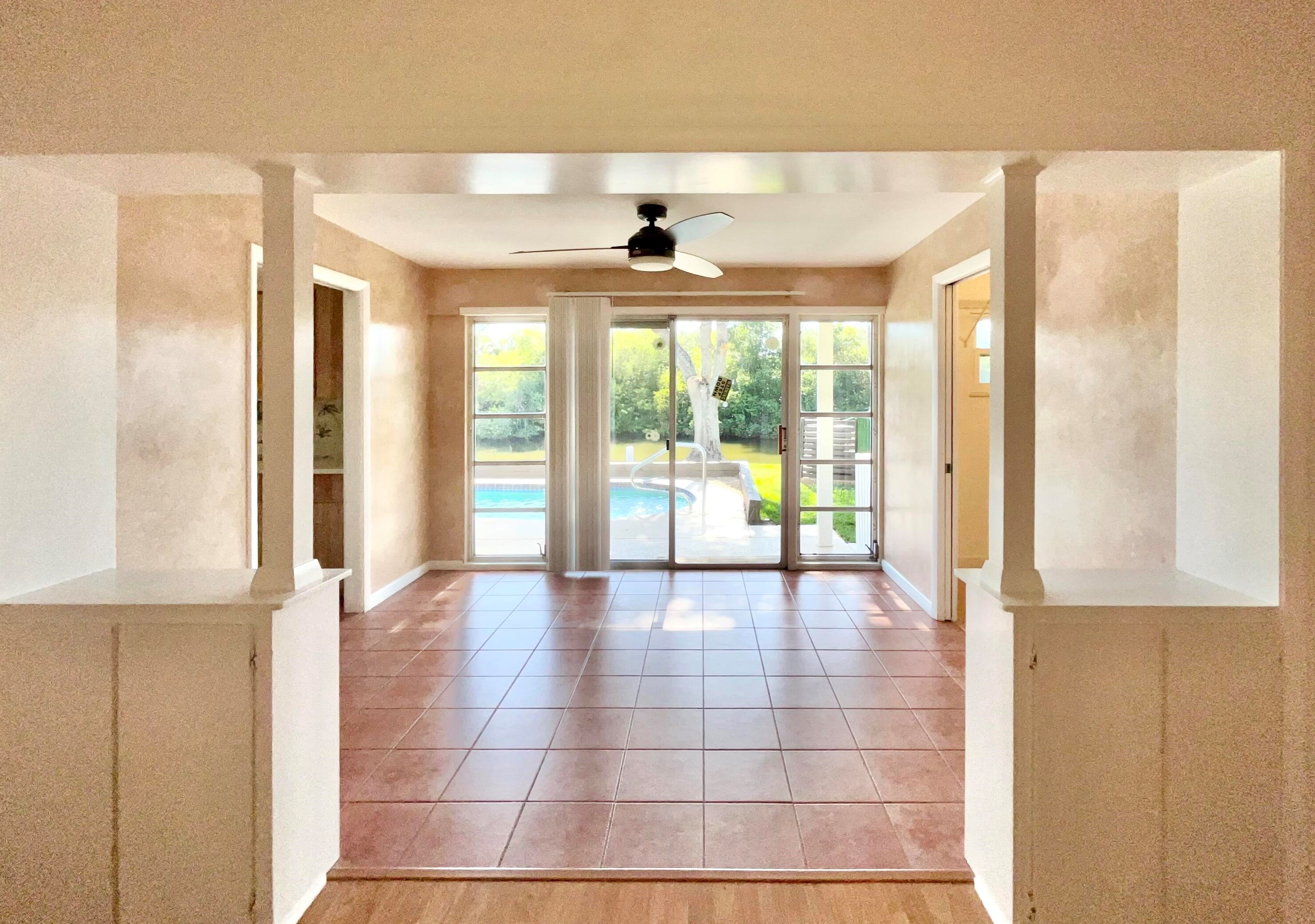 1933 Robalo Dr, Vero Beach FL  32960-5240 exterior