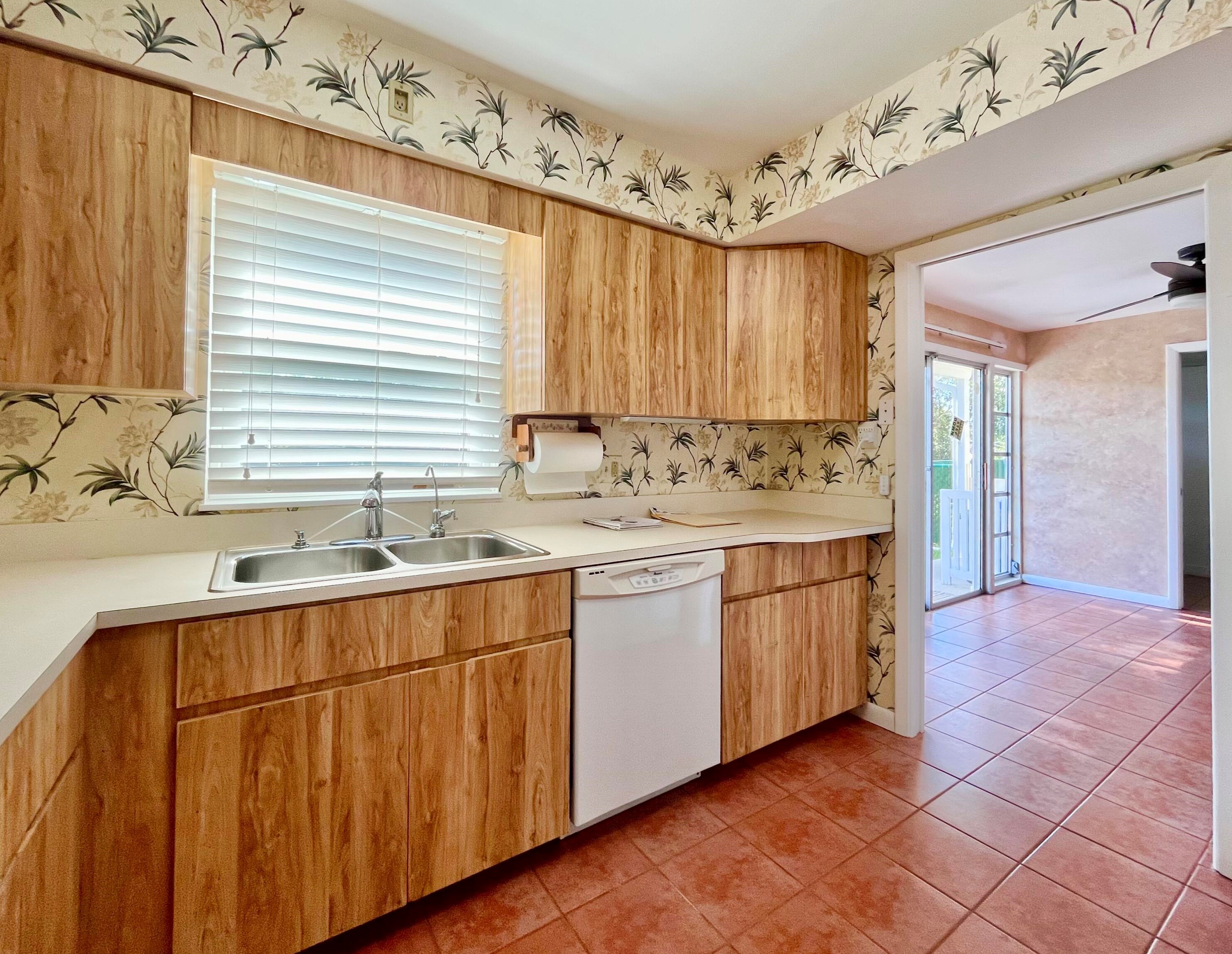 1933 Robalo Dr, Vero Beach FL  32960-5240 exterior