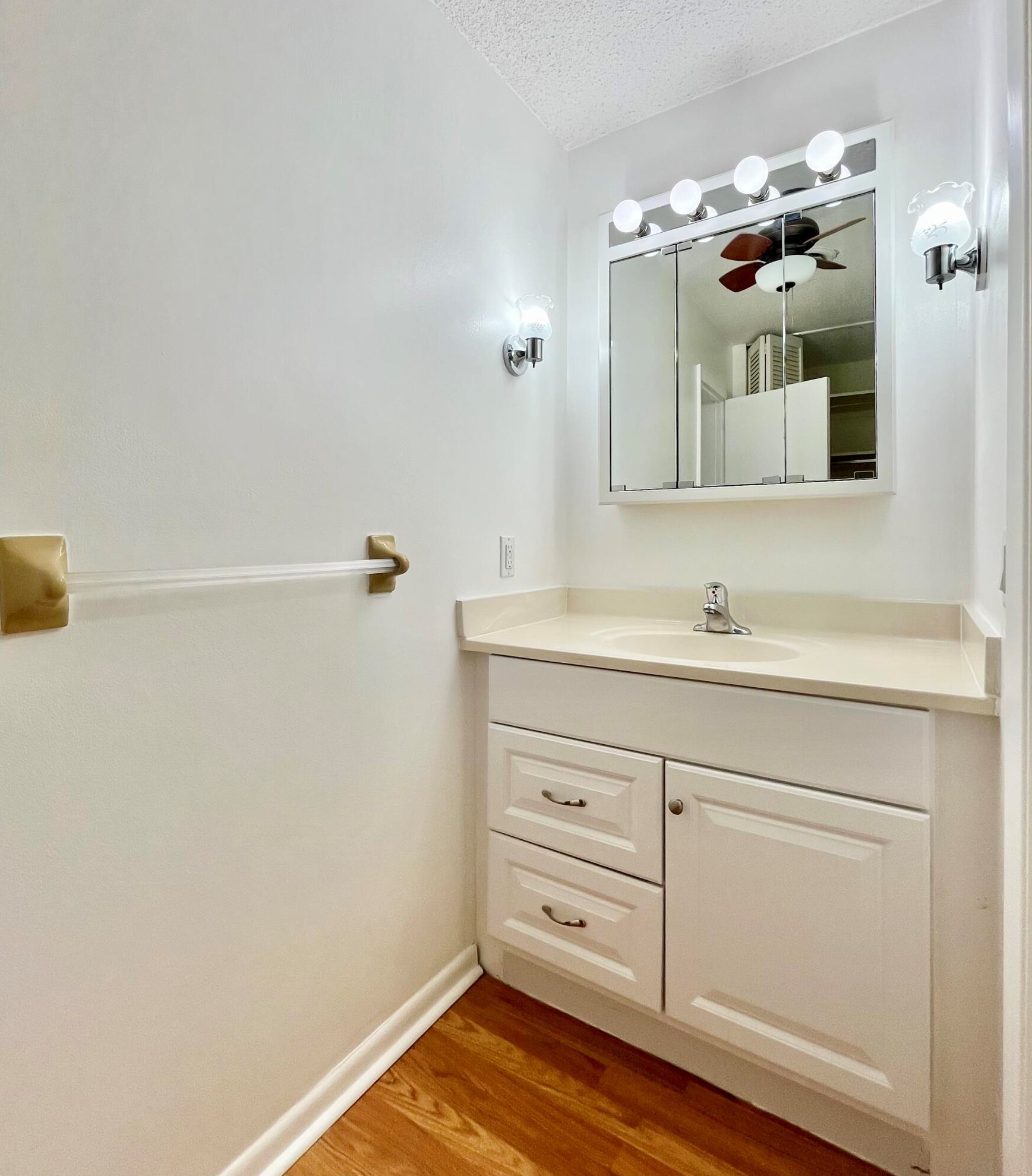 1933 Robalo Dr, Vero Beach FL  32960-5240 exterior