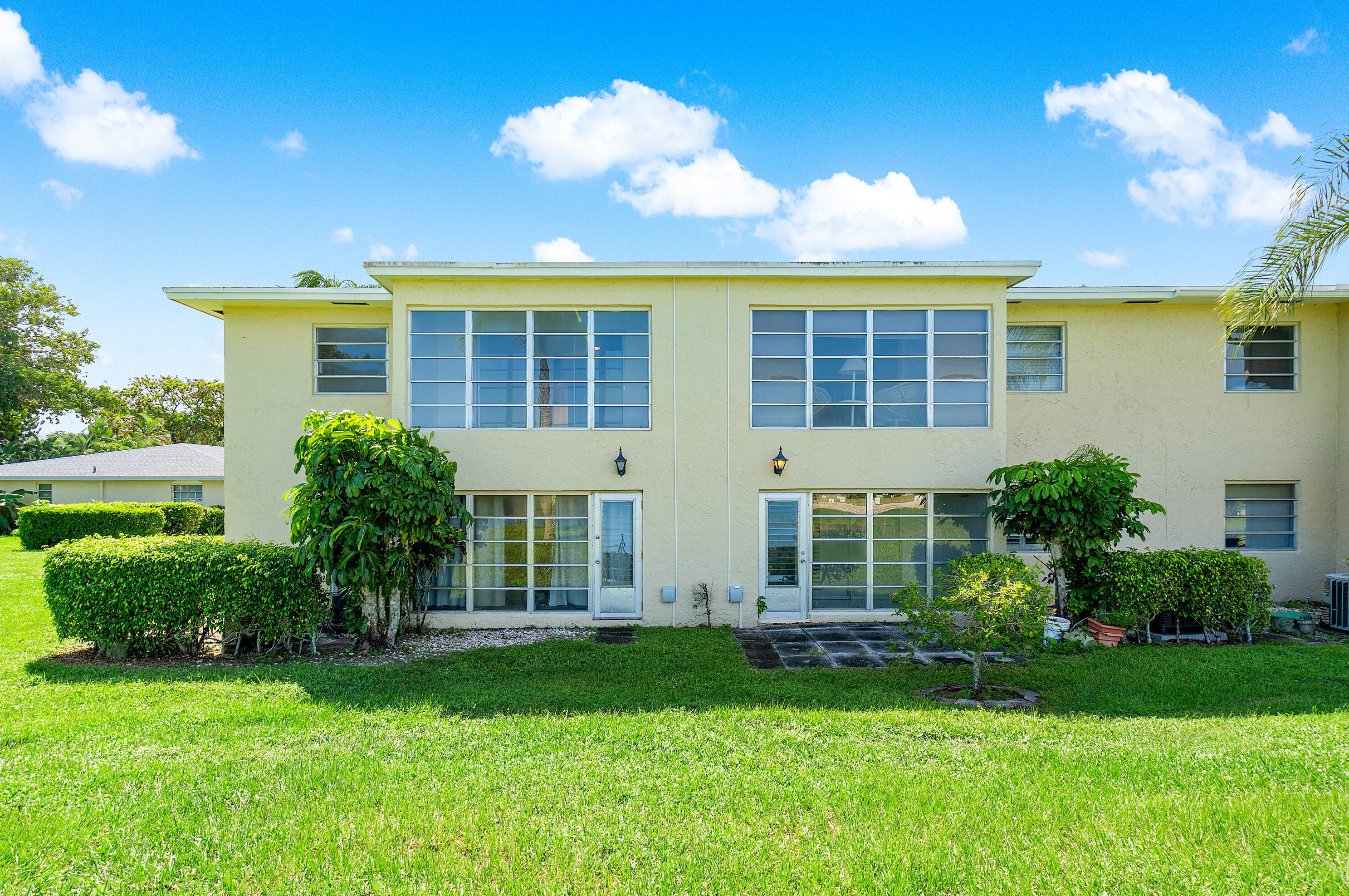 13755 Flora Pl, Delray Beach FL  33484-1658 exterior