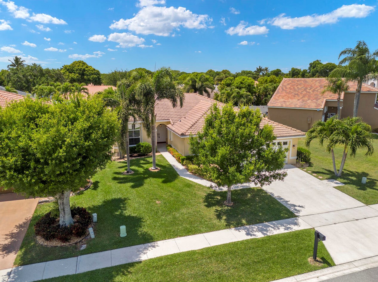 5989 Las Colinas Cir, Lake Worth FL  33463-6558 exterior