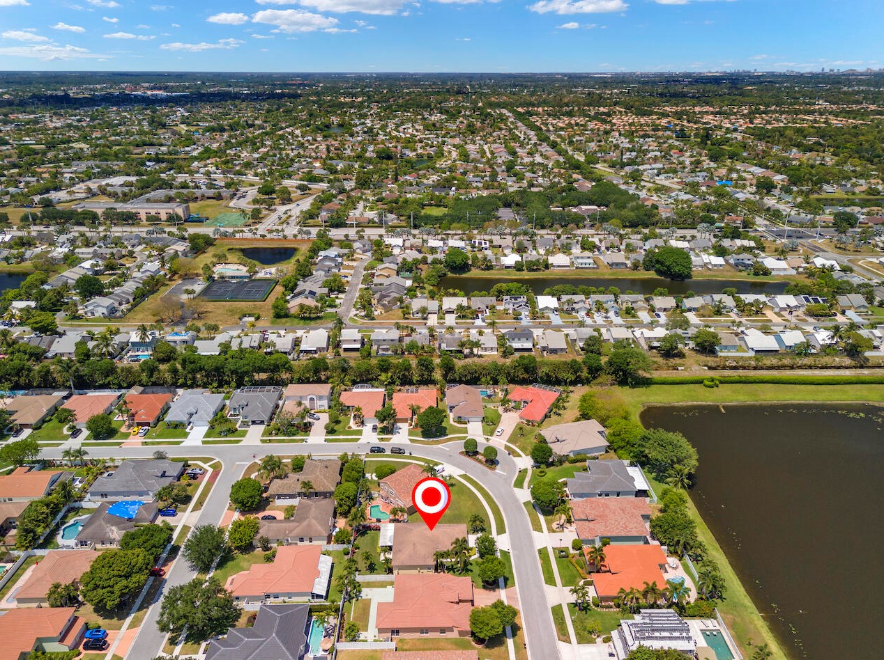 5989 Las Colinas Cir, Lake Worth FL  33463-6558 exterior