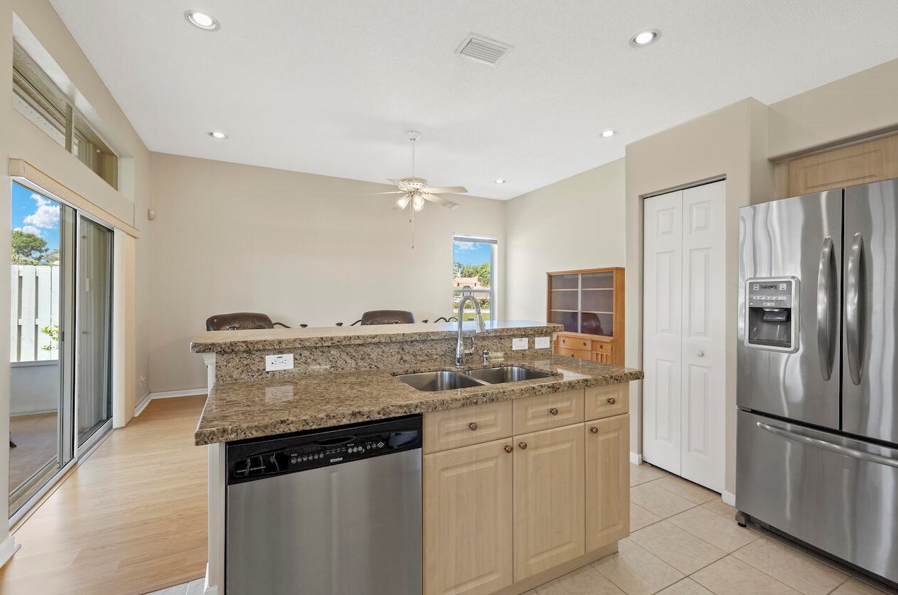 5989 Las Colinas Cir, Lake Worth FL  33463-6558 exterior