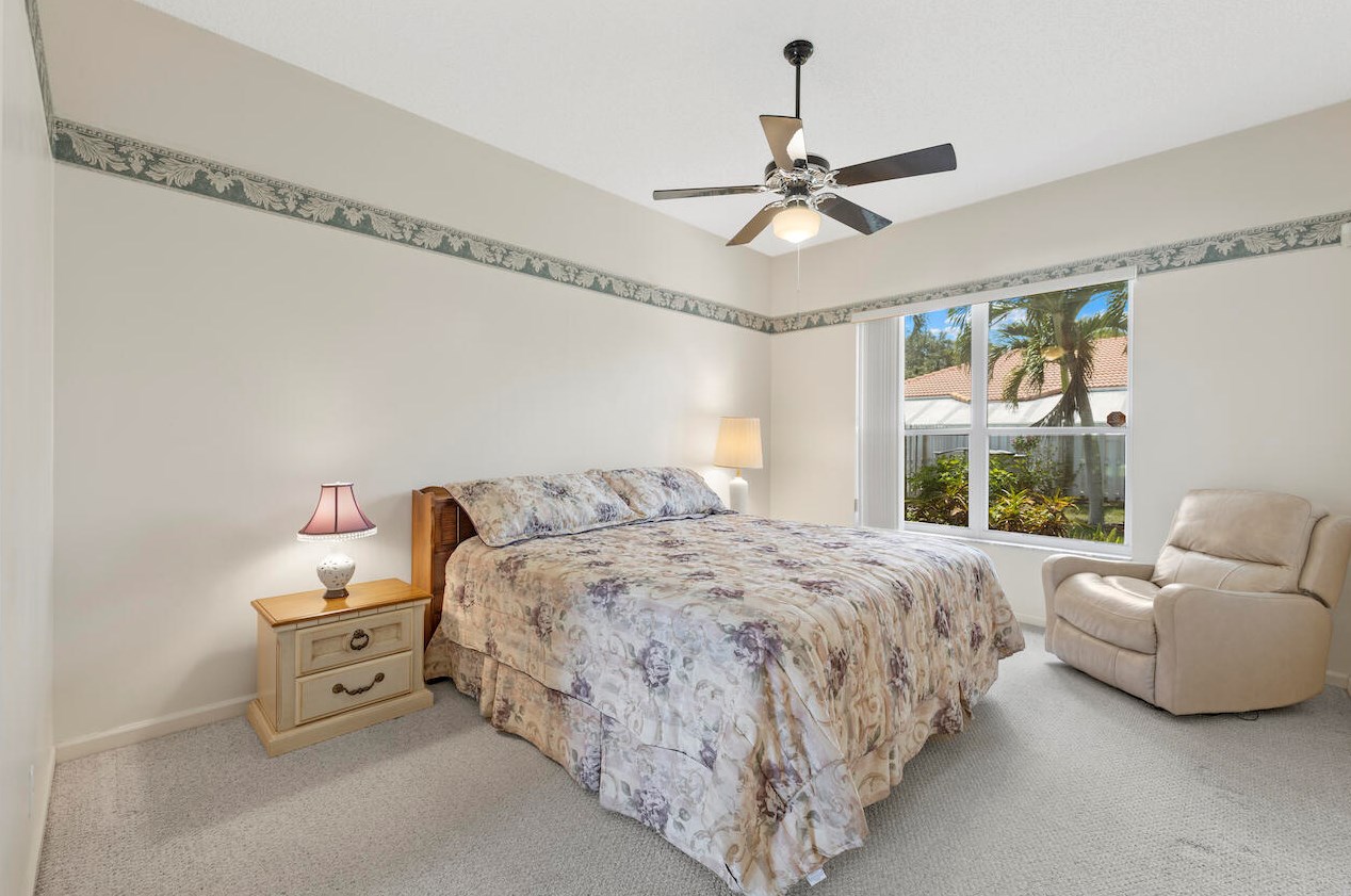 5989 Las Colinas Cir, Lake Worth FL  33463-6558 exterior