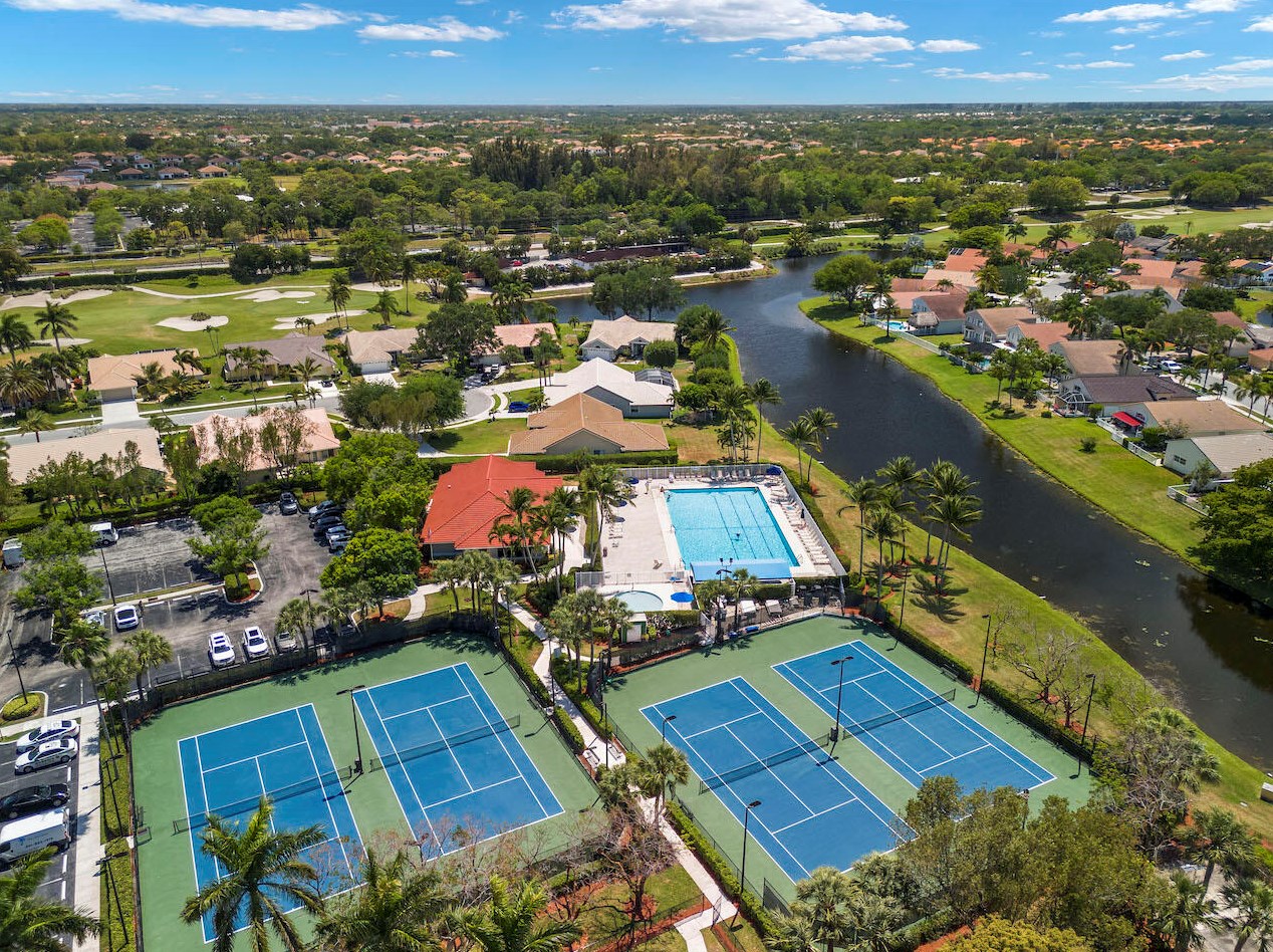 5989 Las Colinas Cir, Lake Worth FL  33463-6558 exterior