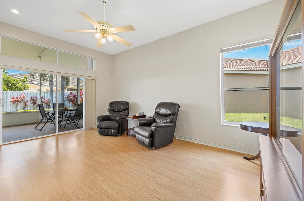 5989 Las Colinas Cir, Lake Worth FL  33463-6558 exterior