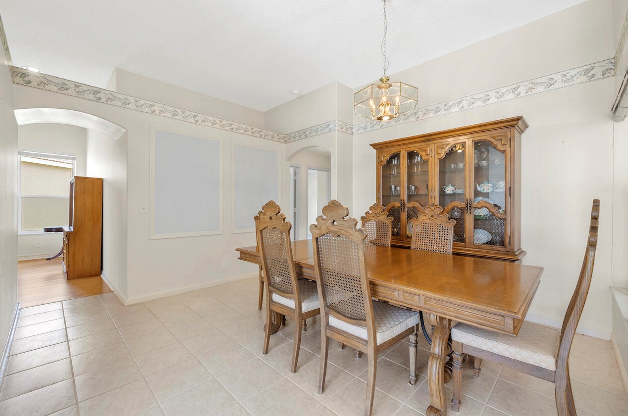 5989 Las Colinas Cir, Lake Worth FL  33463-6558 exterior