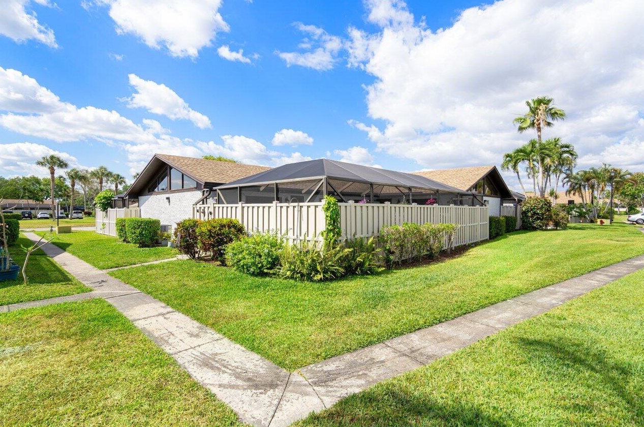 9843 Boca Gardens Trl, Boca Raton FL  33496-3722 exterior