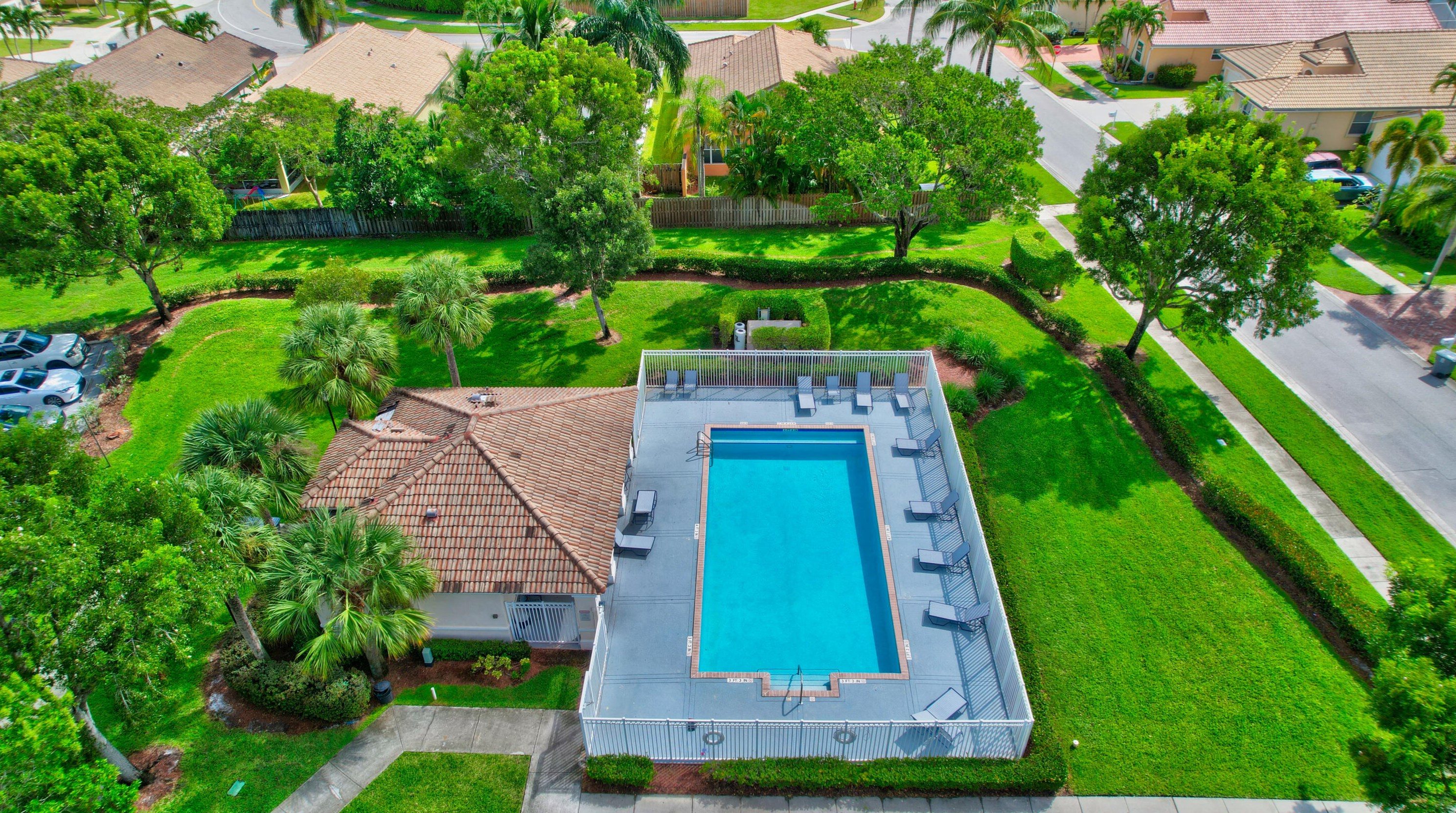 9293 Cove Point Cir, Boynton Beach FL  33472-2765 exterior