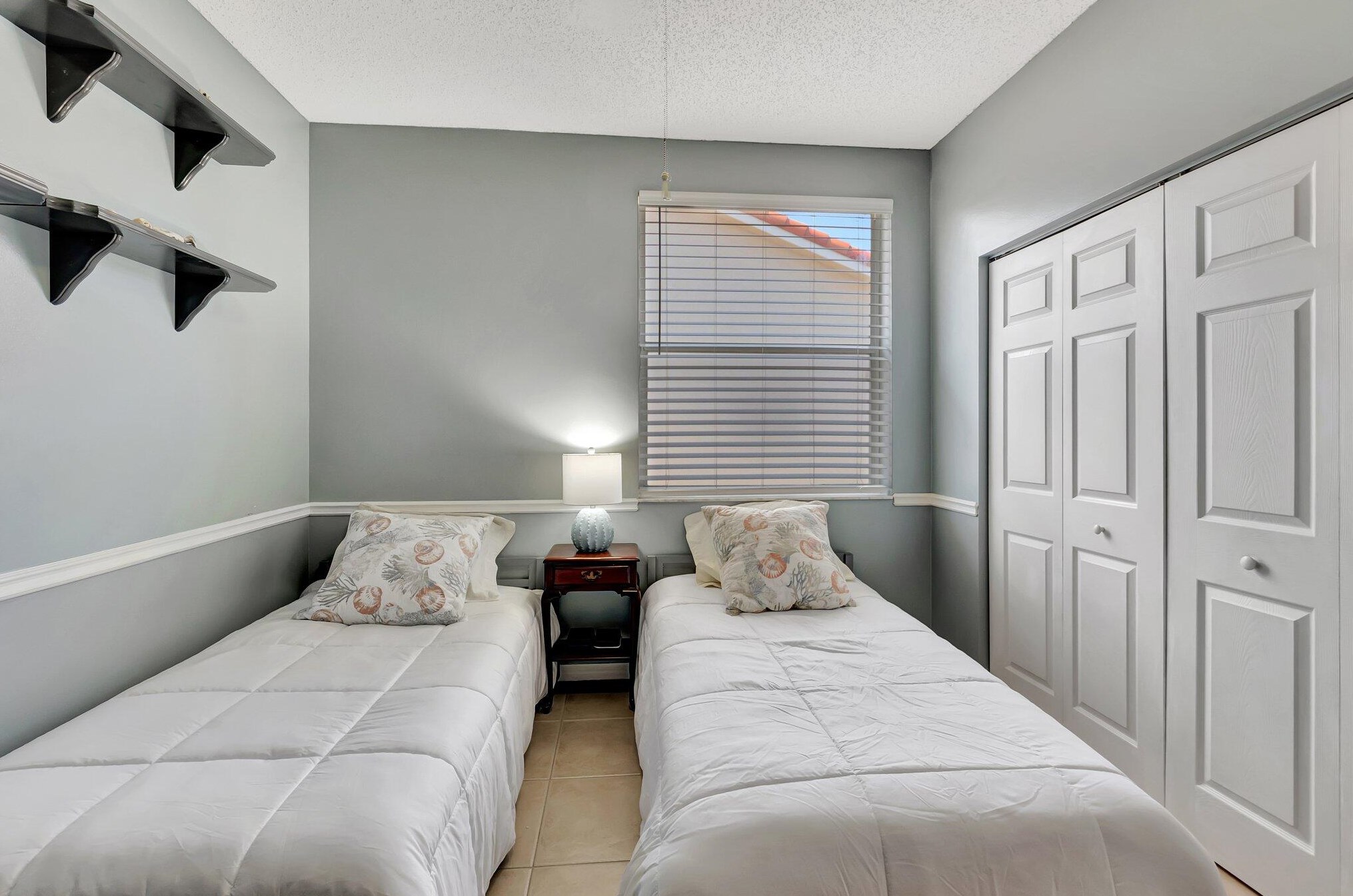 9293 Cove Point Cir, Boynton Beach FL  33472-2765 exterior