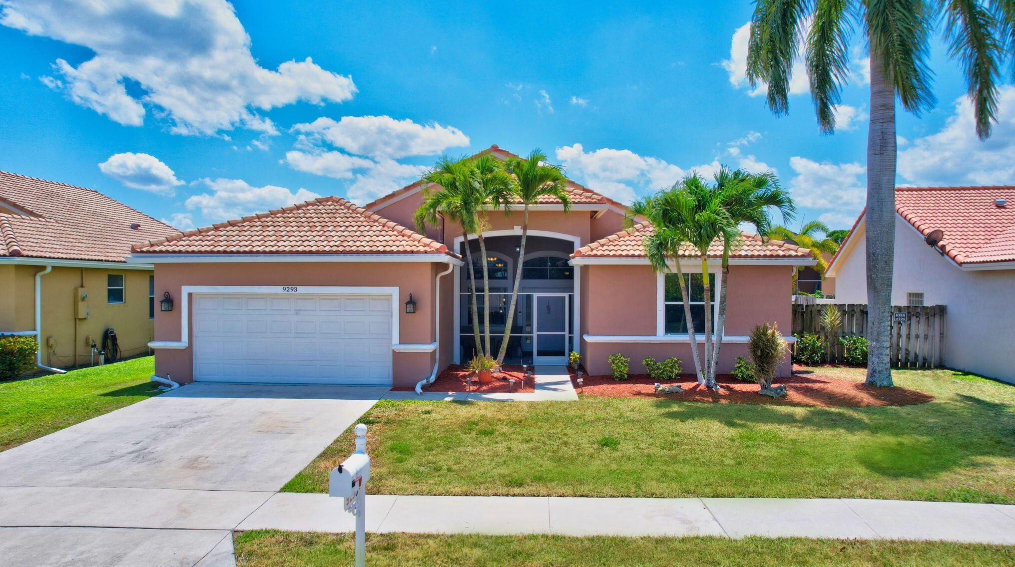 9293 Cove Point Cir, Boynton Beach FL  33472-2765 exterior