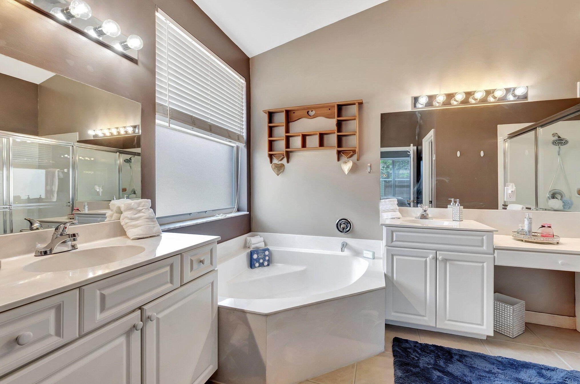 9293 Cove Point Cir, Boynton Beach FL  33472-2765 exterior