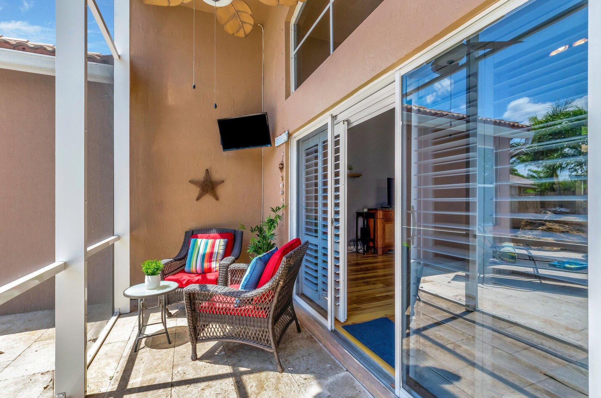 9293 Cove Point Cir, Boynton Beach FL  33472-2765 exterior