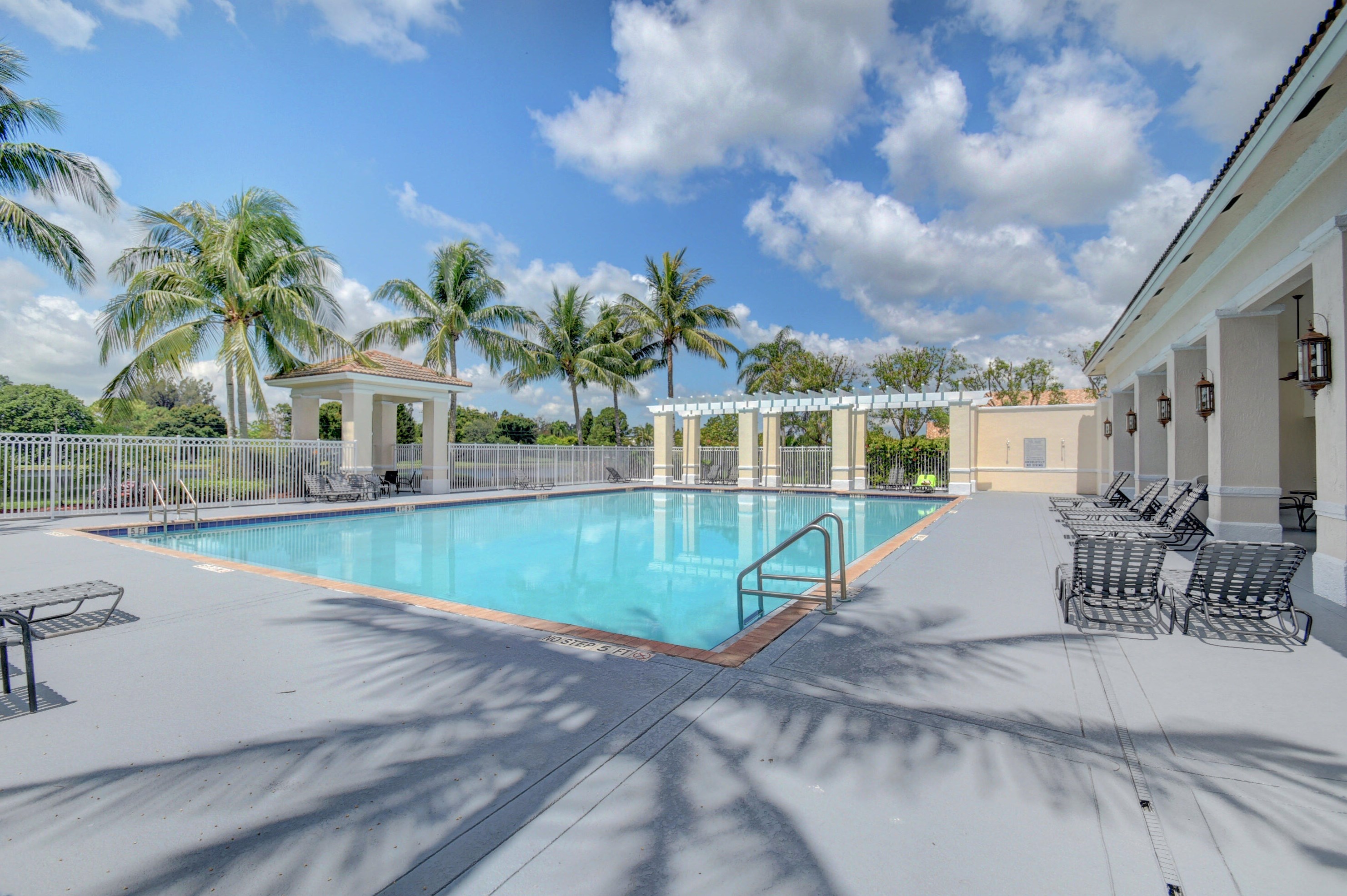 9293 Cove Point Cir, Boynton Beach FL  33472-2765 exterior