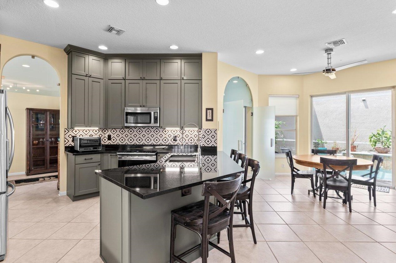 9680 Vineyard Ct, Boca Raton FL 33428-4346 exterior