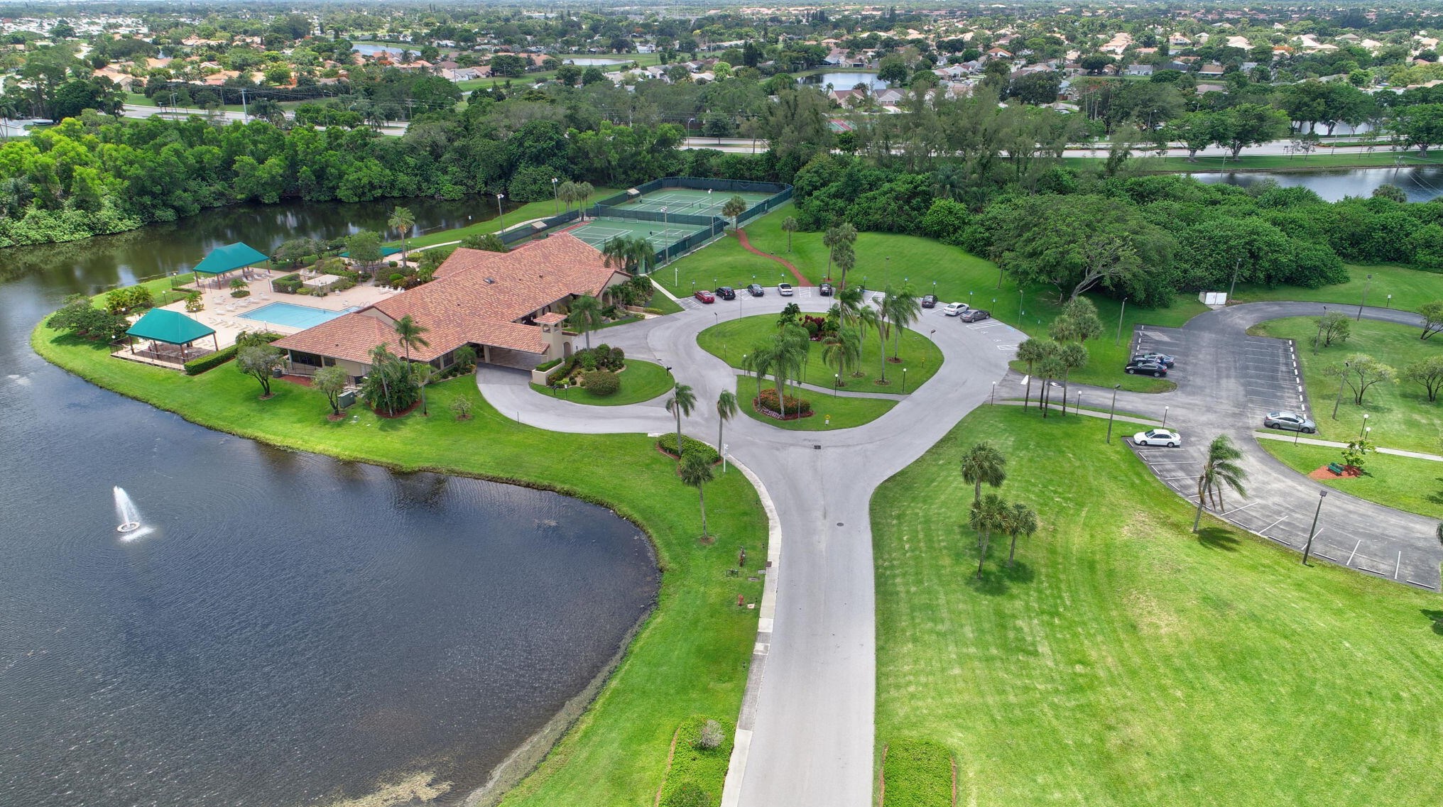 5935 Parkwalk Dr, Boynton Beach FL  33472-2325 exterior