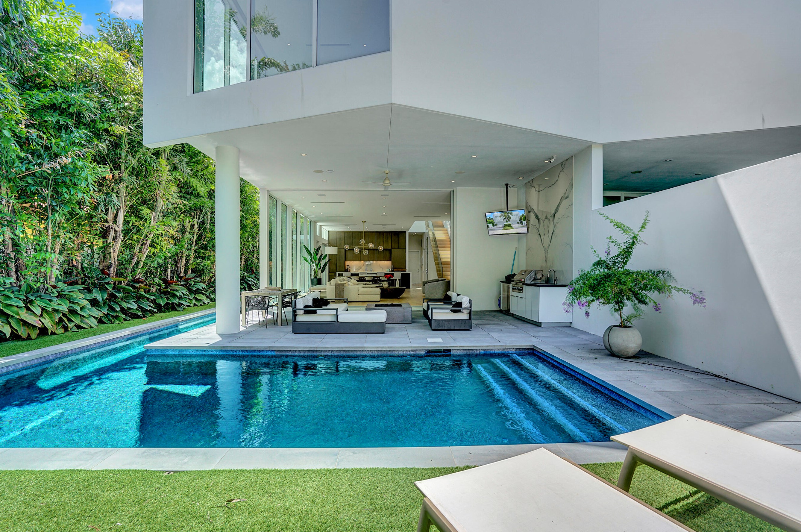 233 7 Ave, Delray Beach FL 33483-5518 exterior