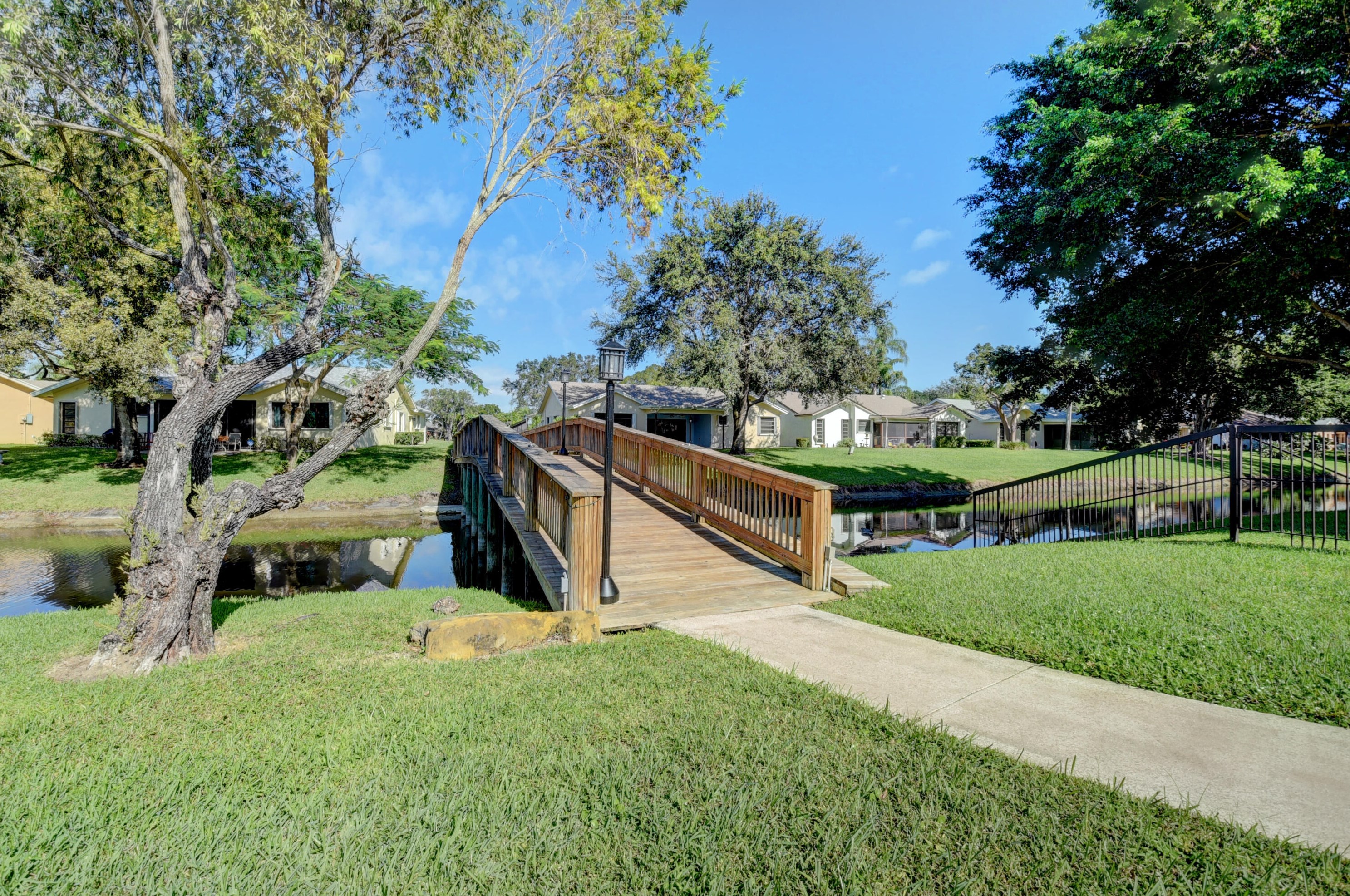 10976 Hidden Lk Pl, Boca Raton FL 33498-1676 exterior